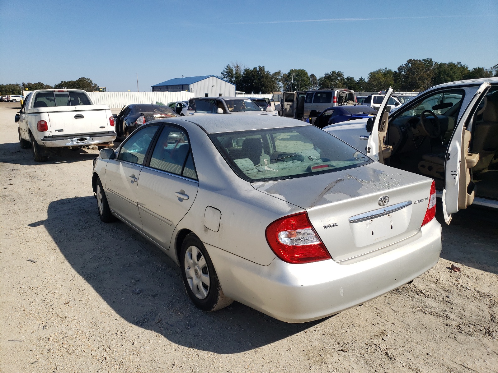 Photo 3 from auction – 2003 TOYOTA CAMRY LE with VIN 4T1BE32K63U643018