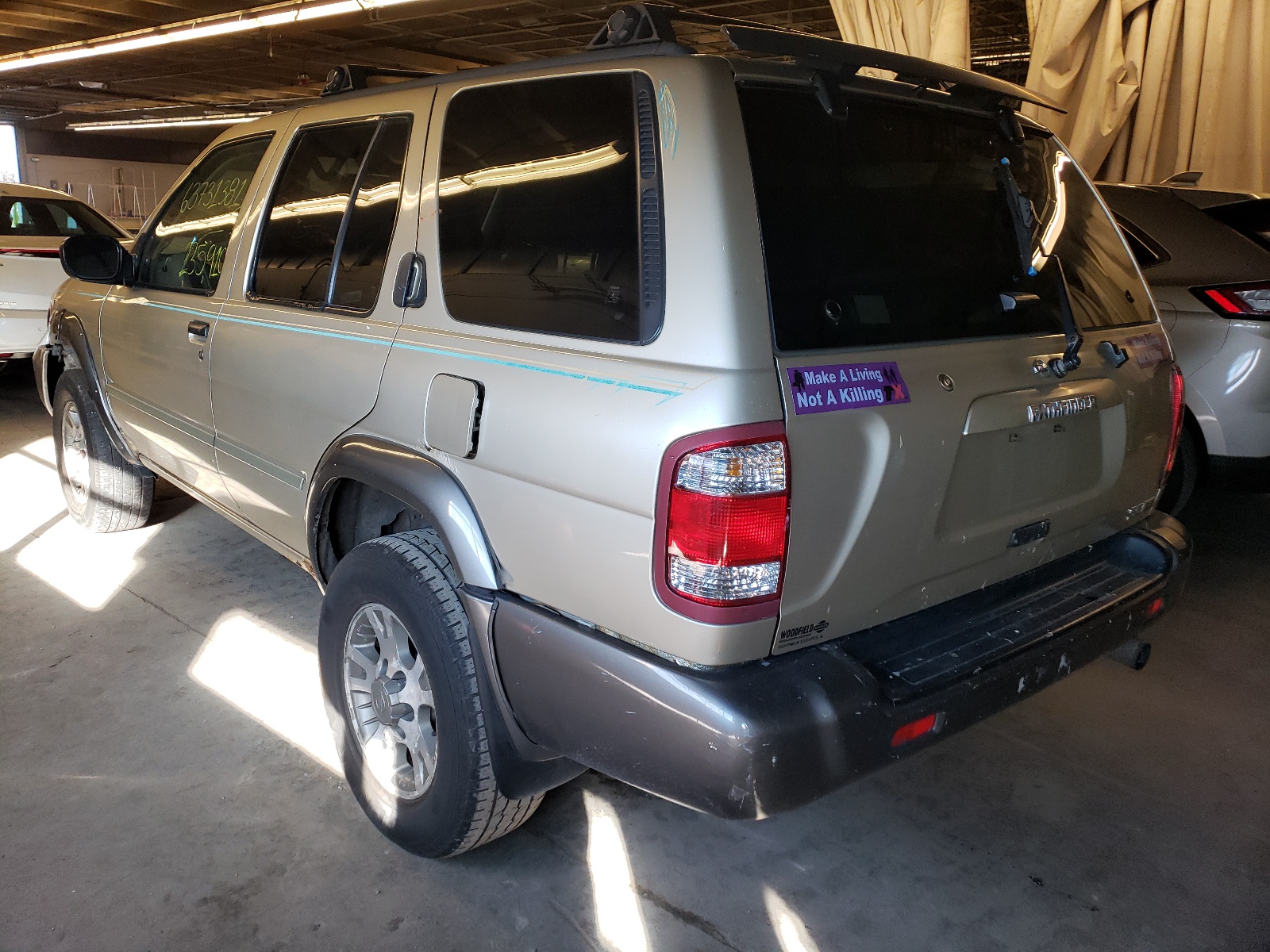 Photo 3 from auction – 2001 NISSAN PATHFINDER with VIN JN8DR09Y11W576196