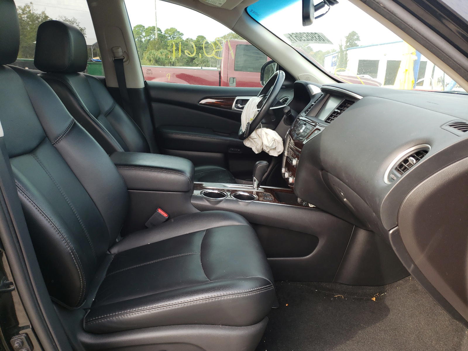 Photo 5 from auction – 2015 NISSAN PATHFINDER with VIN 5N1AR2MN6FC720479