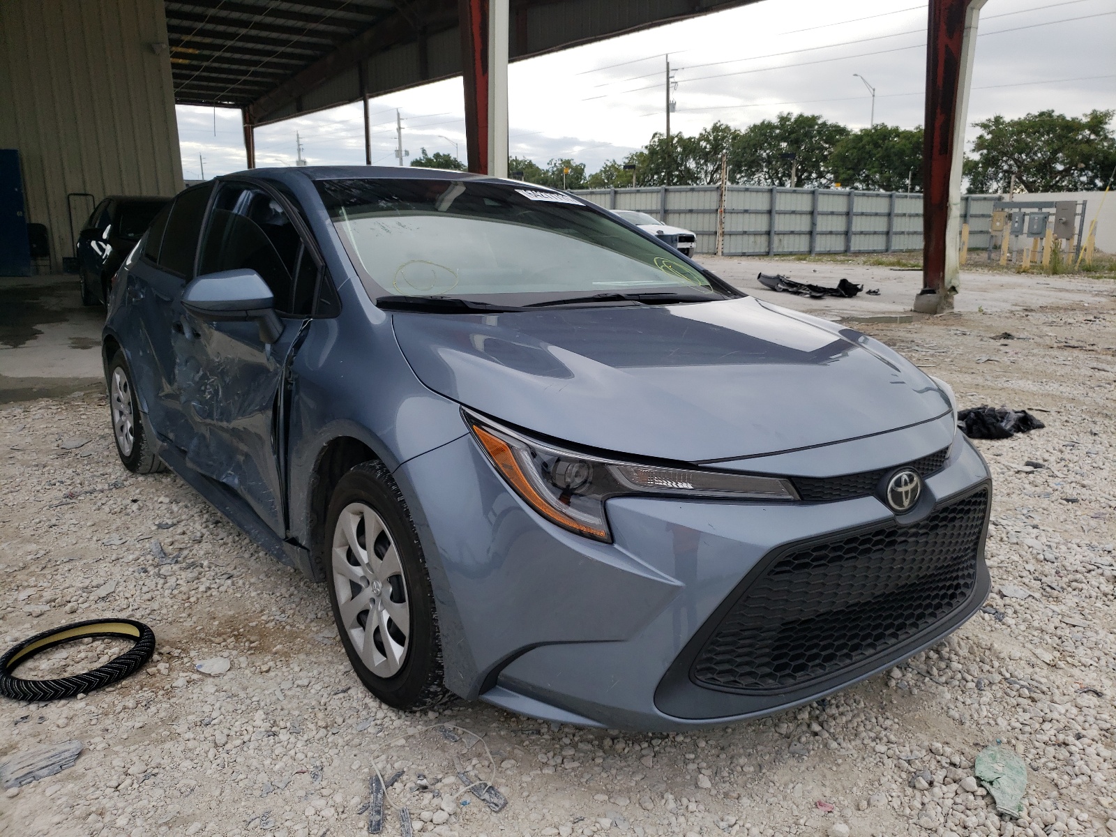 TOYOTA COROLLA LE 2020 with VIN 5YFEPRAE7LP081038 - Photo from auction