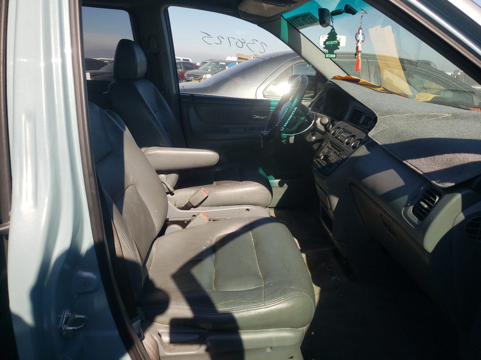 Photo 5 from auction – 2002 HONDA ODYSSEY EX with VIN 2HKRL18062H581194