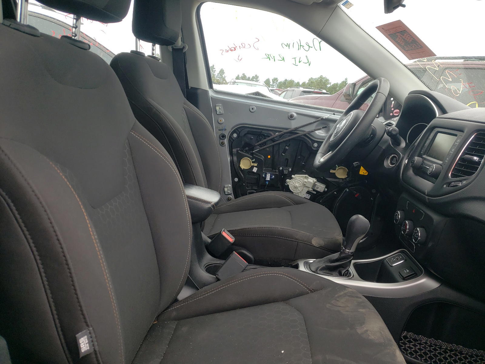 Photo 5 from auction – 2018 JEEP COMPASS SP with VIN 3C4NJCABXJT204541