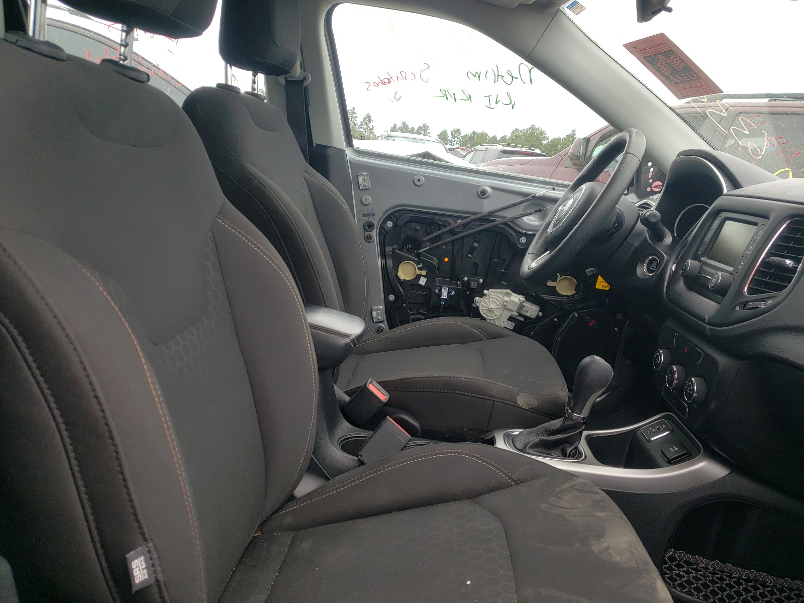 Zdjęcie 5 z aukcji – 2018 JEEP COMPASS SP z VIN 3C4NJCABXJT204541