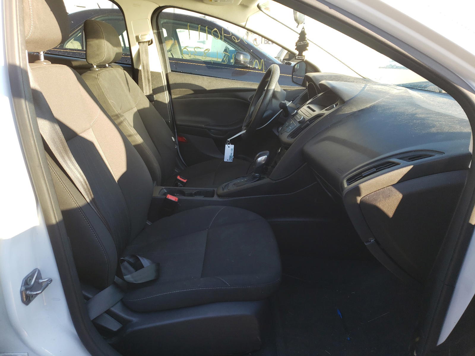 Photo 5 from auction – 2016 FORD FOCUS S with VIN 1FADP3E26GL251001