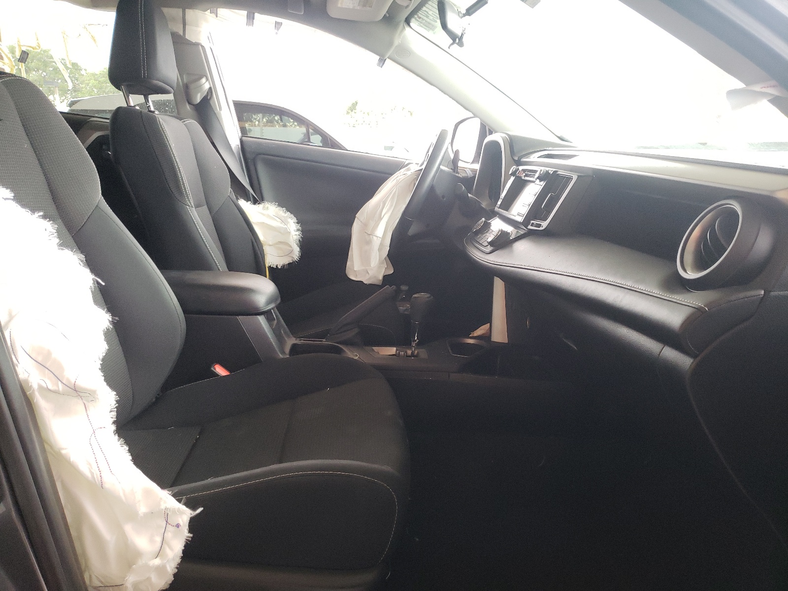 Photo 5 from auction – 2016 TOYOTA RAV4 XLE with VIN 2T3WFREV3GW301868
