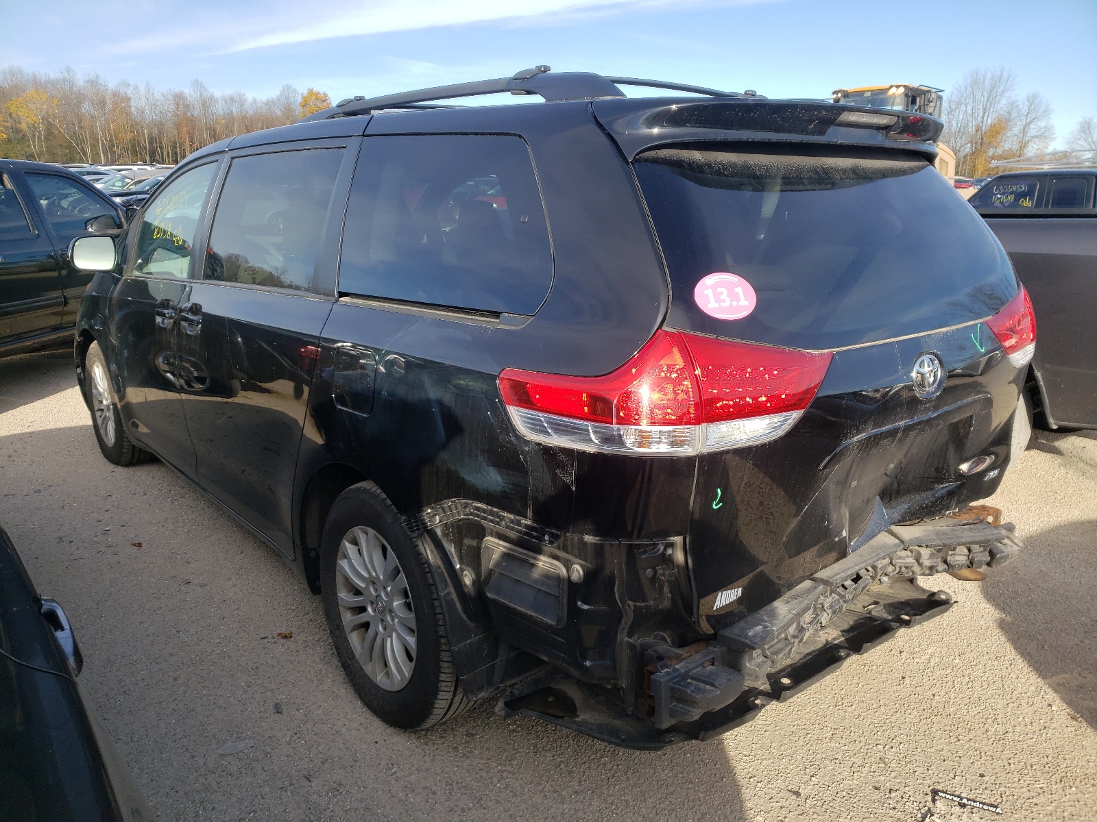 Photo 3 from auction – 2013 TOYOTA SIENNA XLE with VIN 5TDYK3DC2DS367360