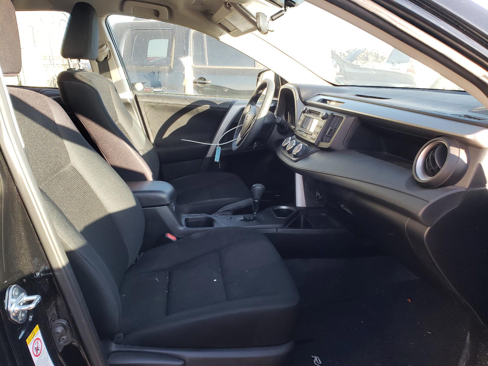 Photo 5 from auction – 2016 TOYOTA RAV4 LE with VIN 2T3BFREV0GW489294