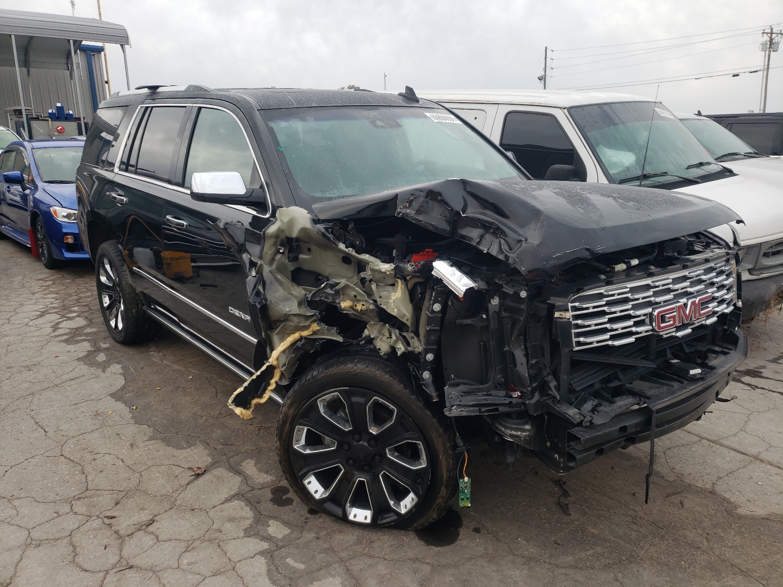 GMC YUKON DENA 2018 with VIN 1GKS2CKJ2JR327155 - Photo from auction