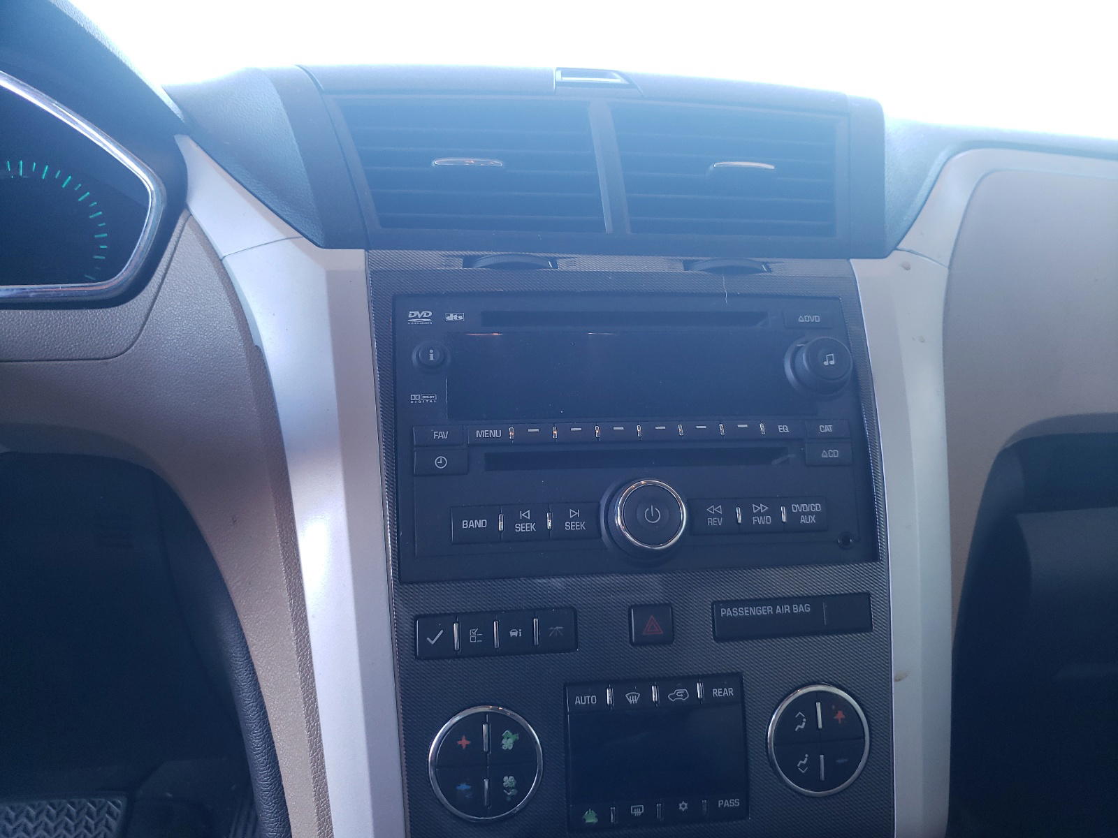 Photo 9 from auction – 2012 CHEVROLET TRAVERSE L with VIN 1GNKVLED3CJ393103