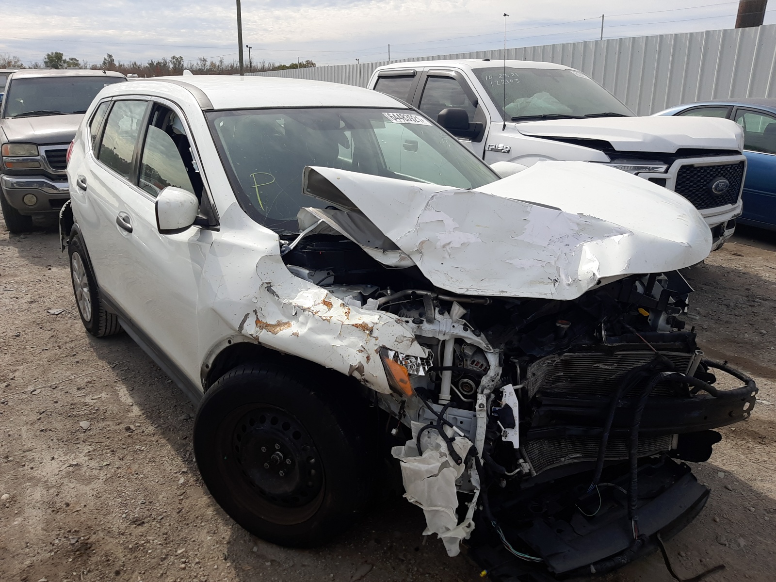 NISSAN ROGUE S 2017 with VIN KNMAT2MT0HP563998 - Photo from auction
