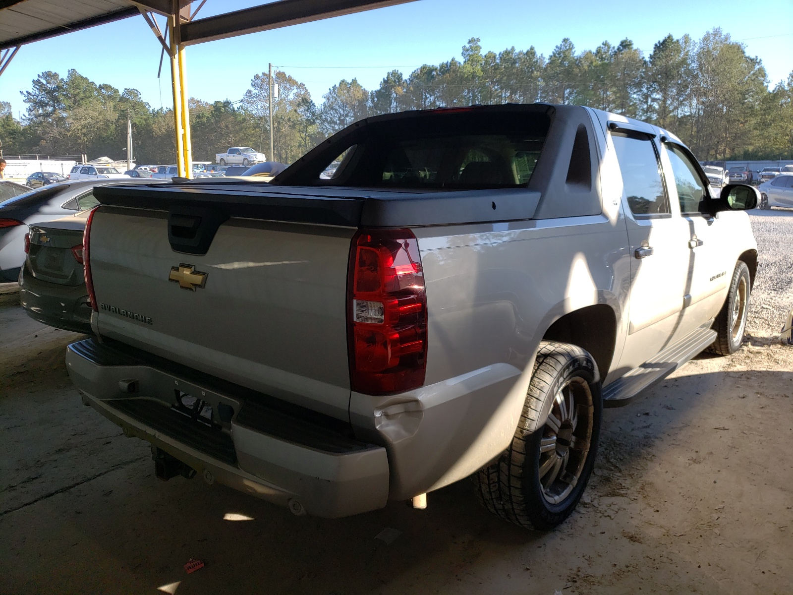 Photo 4 from auction – 2007 CHEVROLET AVALANCHE with VIN 3GNEC12J17G174536