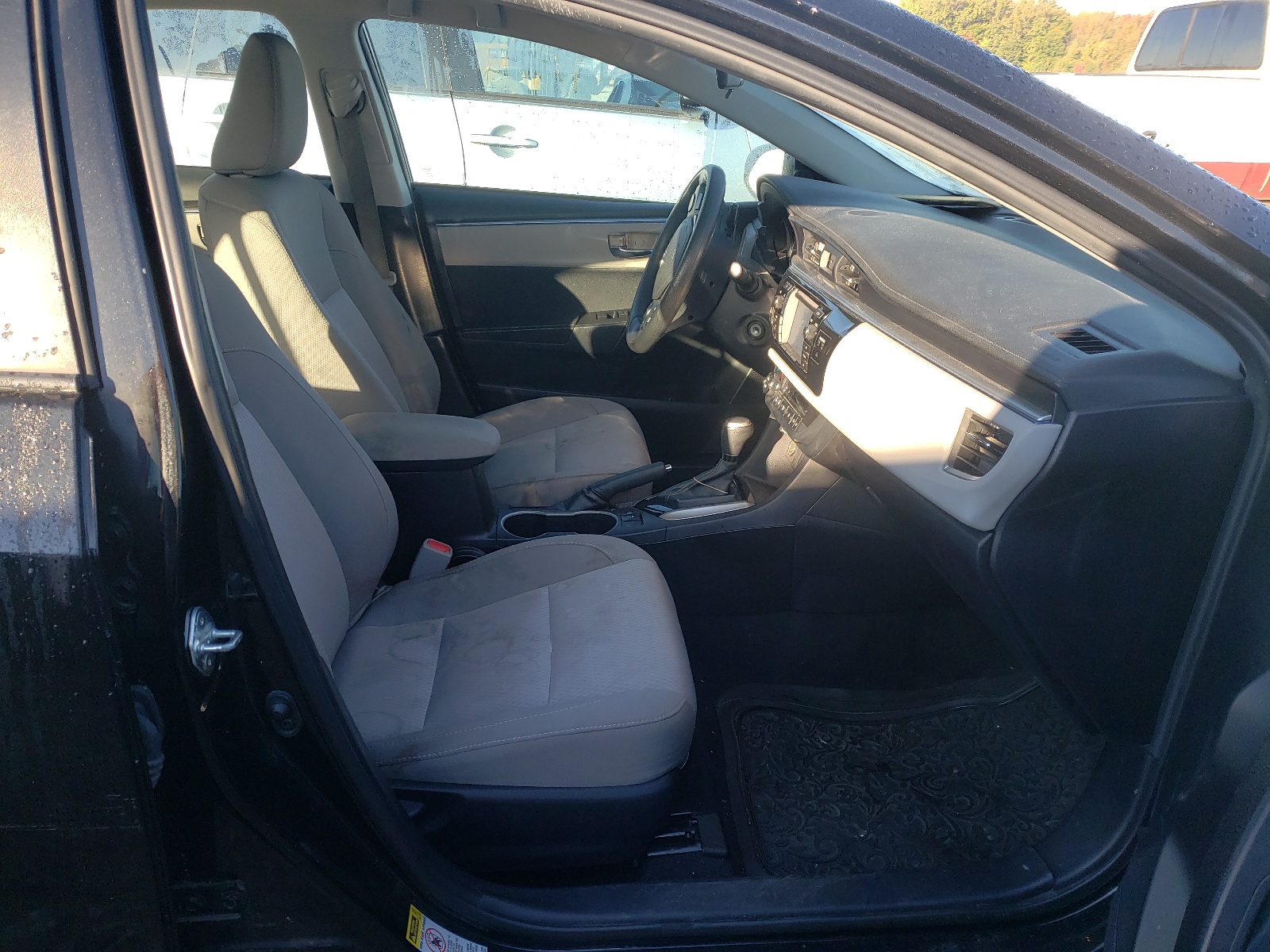 Photo 5 from auction – 2015 TOYOTA COROLLA L with VIN 2T1BURHE5FC374720