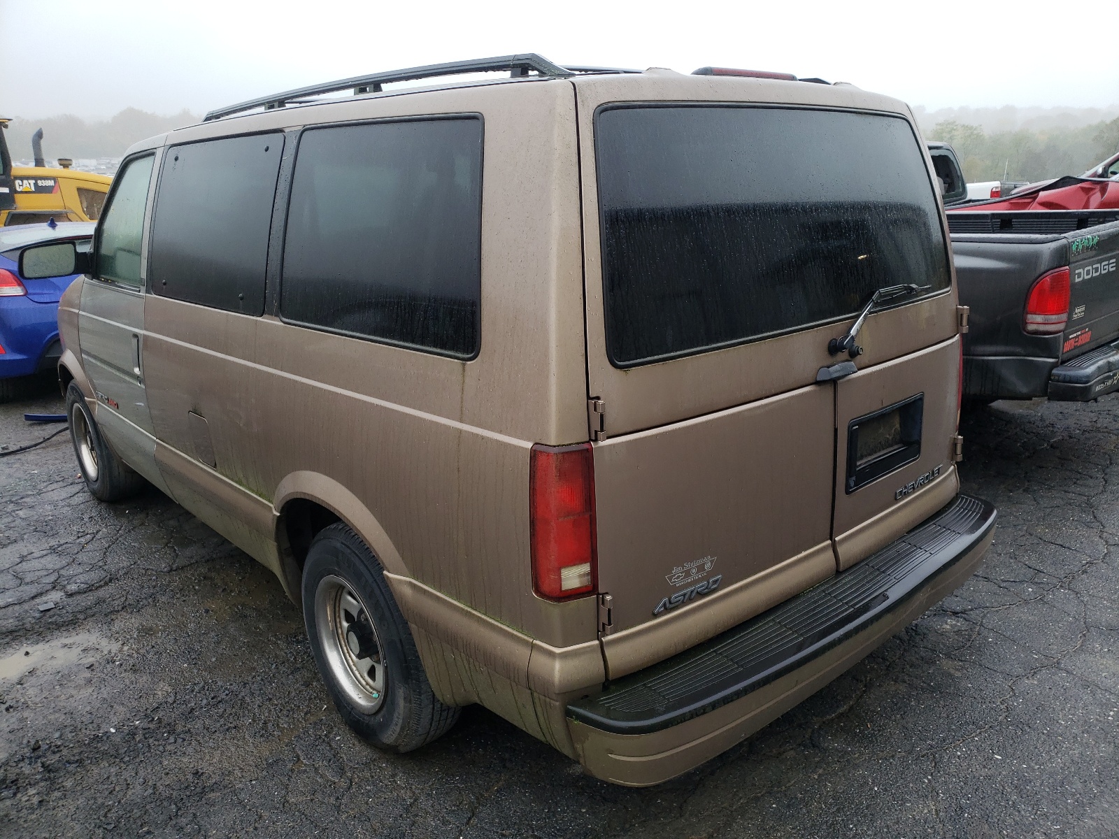 Photo 3 from auction – 2001 CHEVROLET ASTRO with VIN 1GNEL19W31B129986