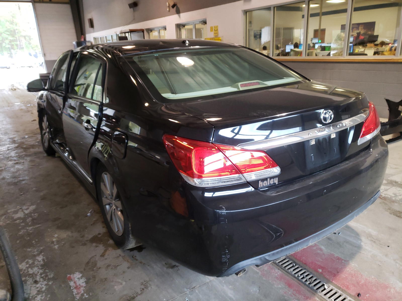 Photo 3 from auction – 2011 TOYOTA AVALON BAS with VIN 4T1BK3DB3BU400402