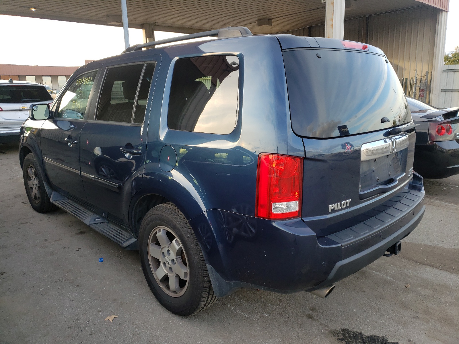 Photo 3 from auction – 2010 HONDA PILOT TOUR with VIN 5FNYF4H90AB003642
