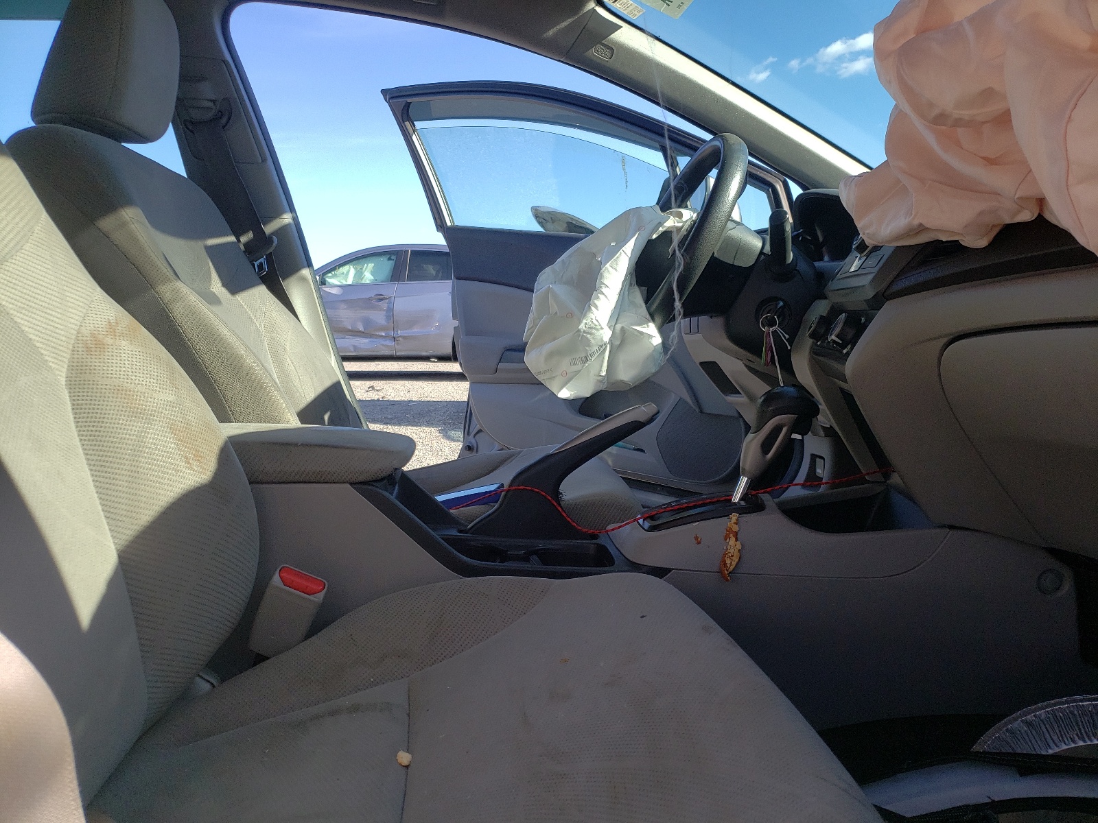 Photo 5 from auction – 2006 HONDA CIVIC LX with VIN 19XFB2F50CE007822