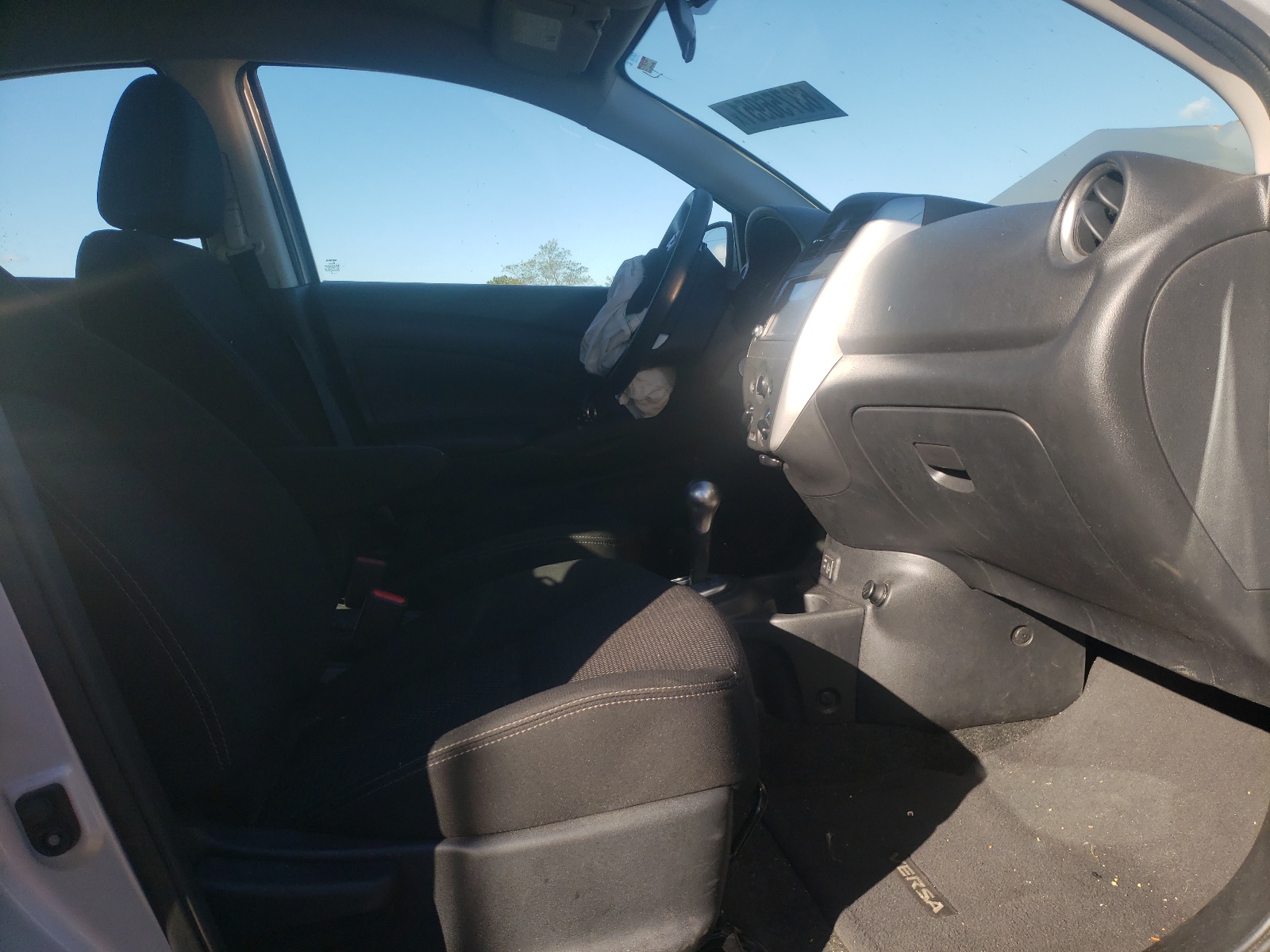 Photo 5 from auction – 2019 NISSAN VERSA S with VIN 3N1CN7AP8KL879064