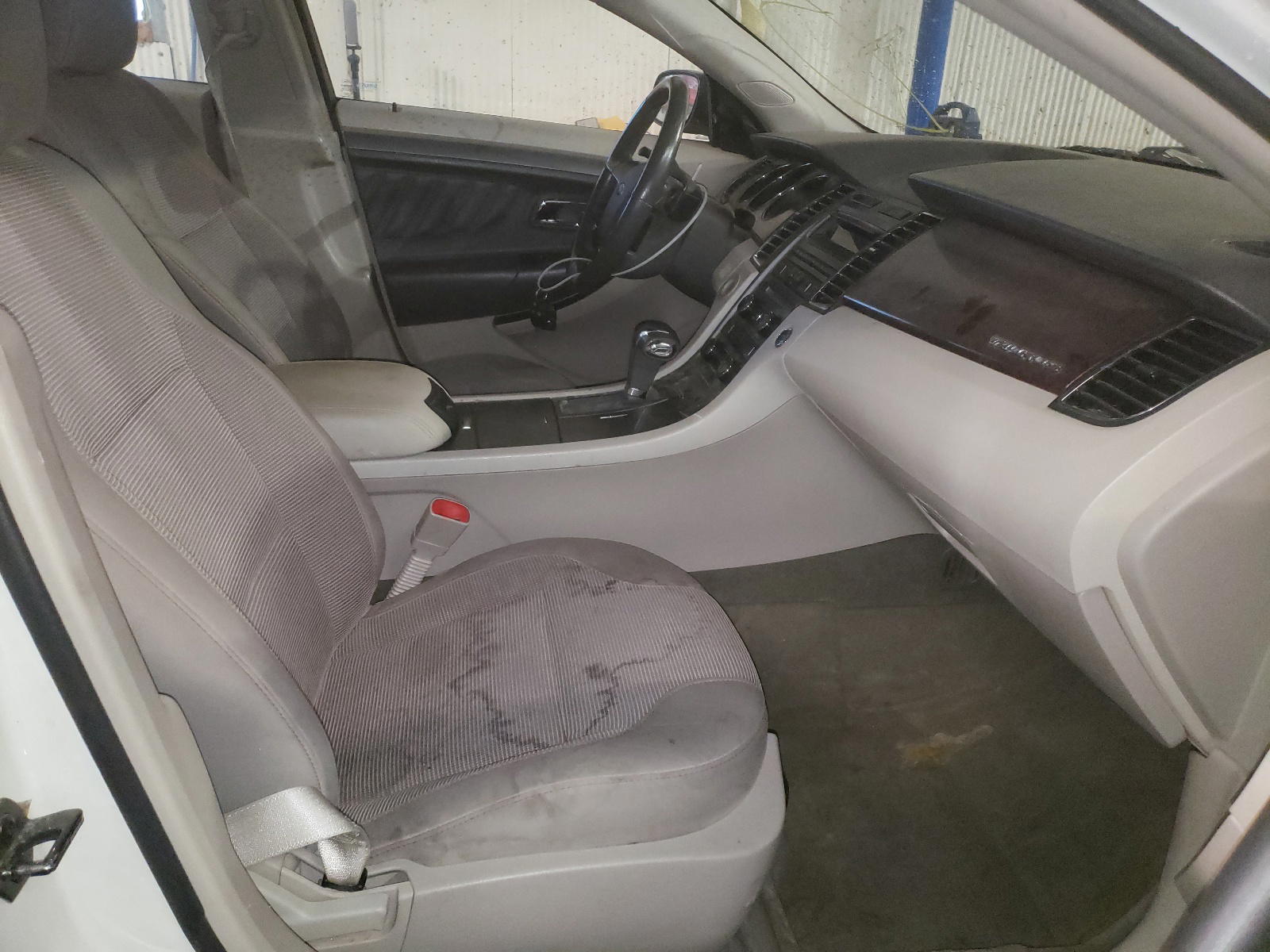 Photo 5 from auction – 2012 FORD TAURUS SEL with VIN 1FAHP2EWXCG102995