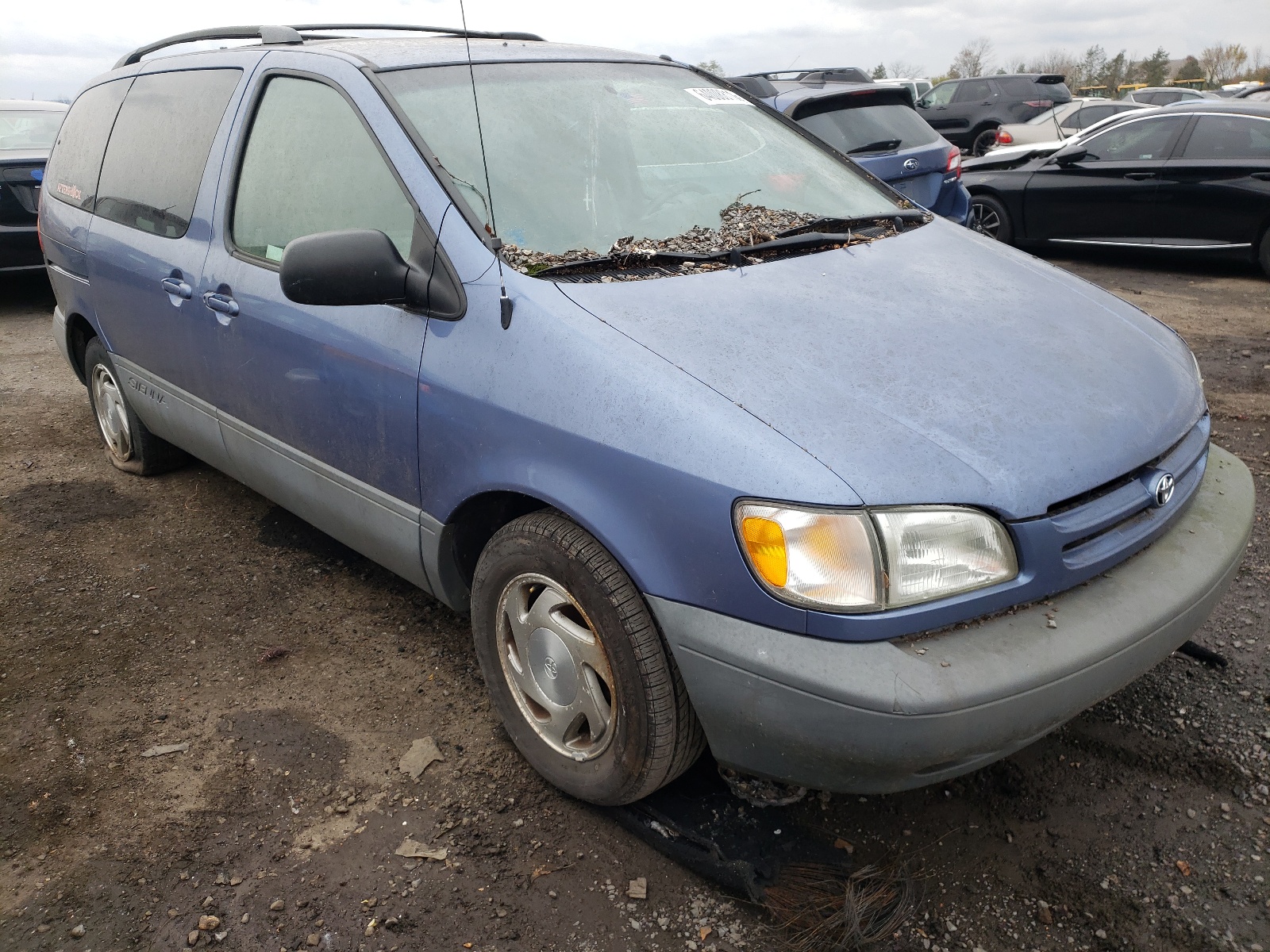 Photo 1 from auction – 2000 TOYOTA SIENNA with VIN 4T3ZF13C6YU245104