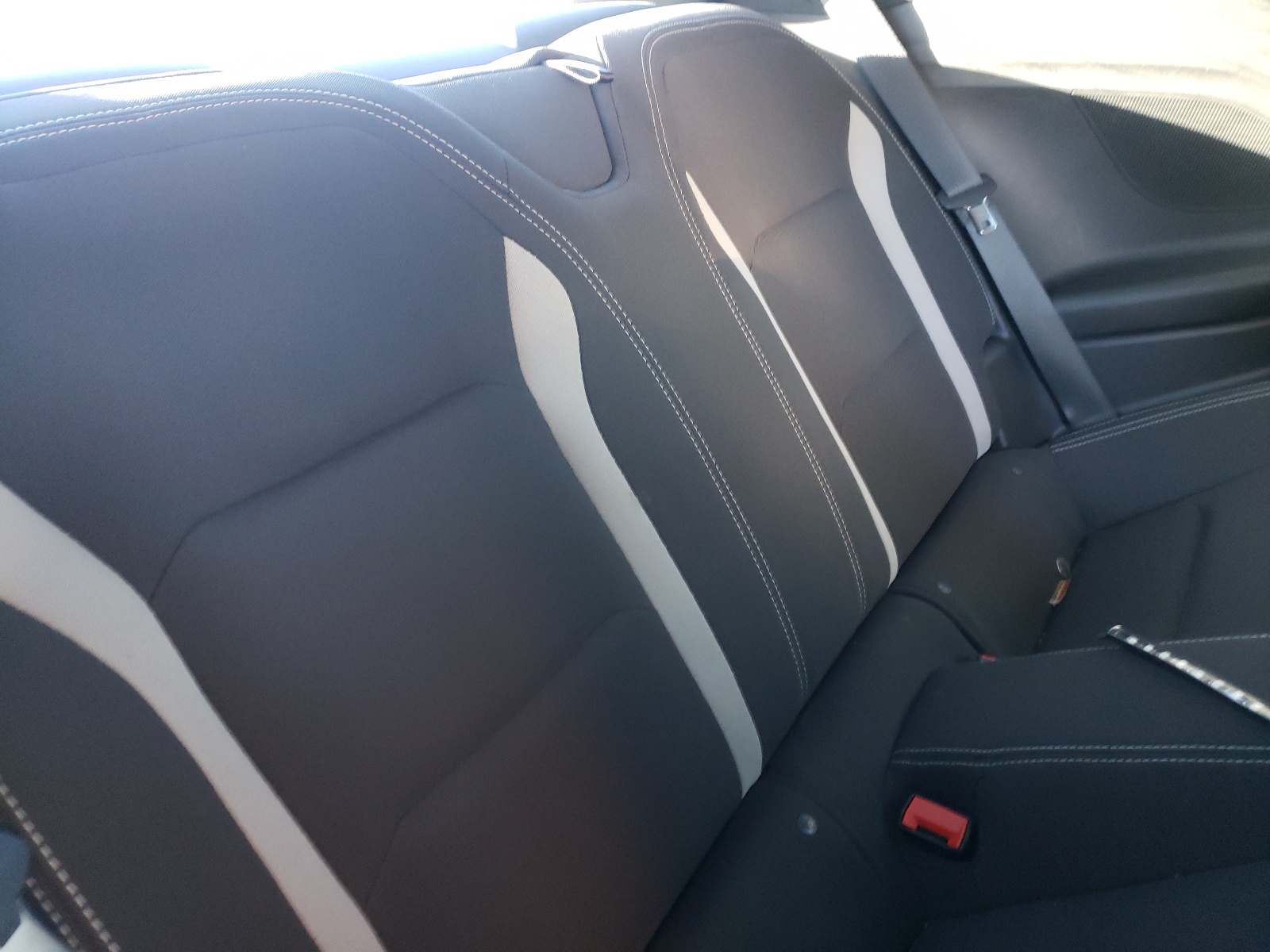 Photo 6 from auction – 2018 CHEVROLET CAMARO LT with VIN 1G1FB1RS2J0137885