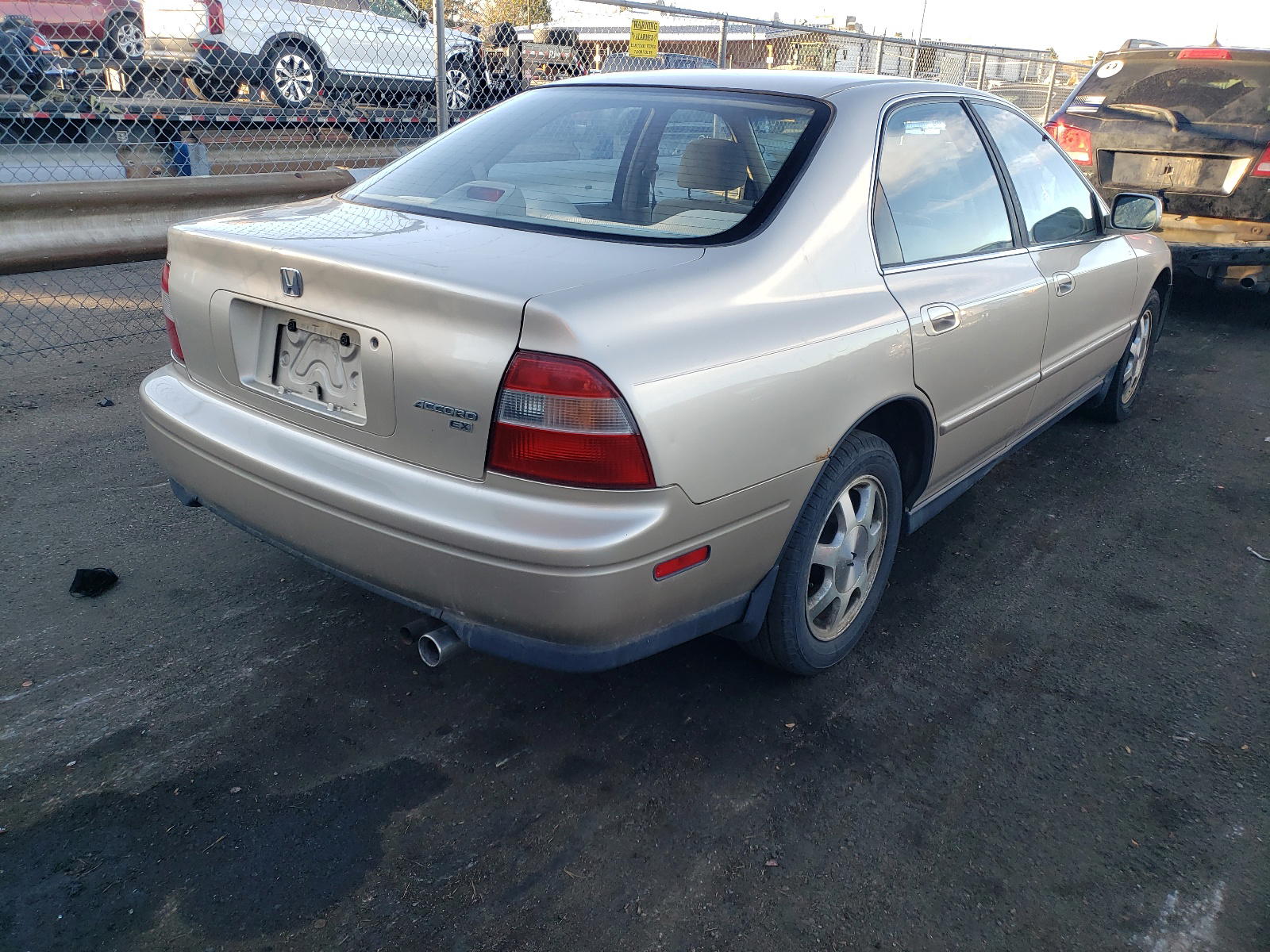 Photo 4 from auction – 1995 HONDA ACCORD EX with VIN JHMCD5656SC020044