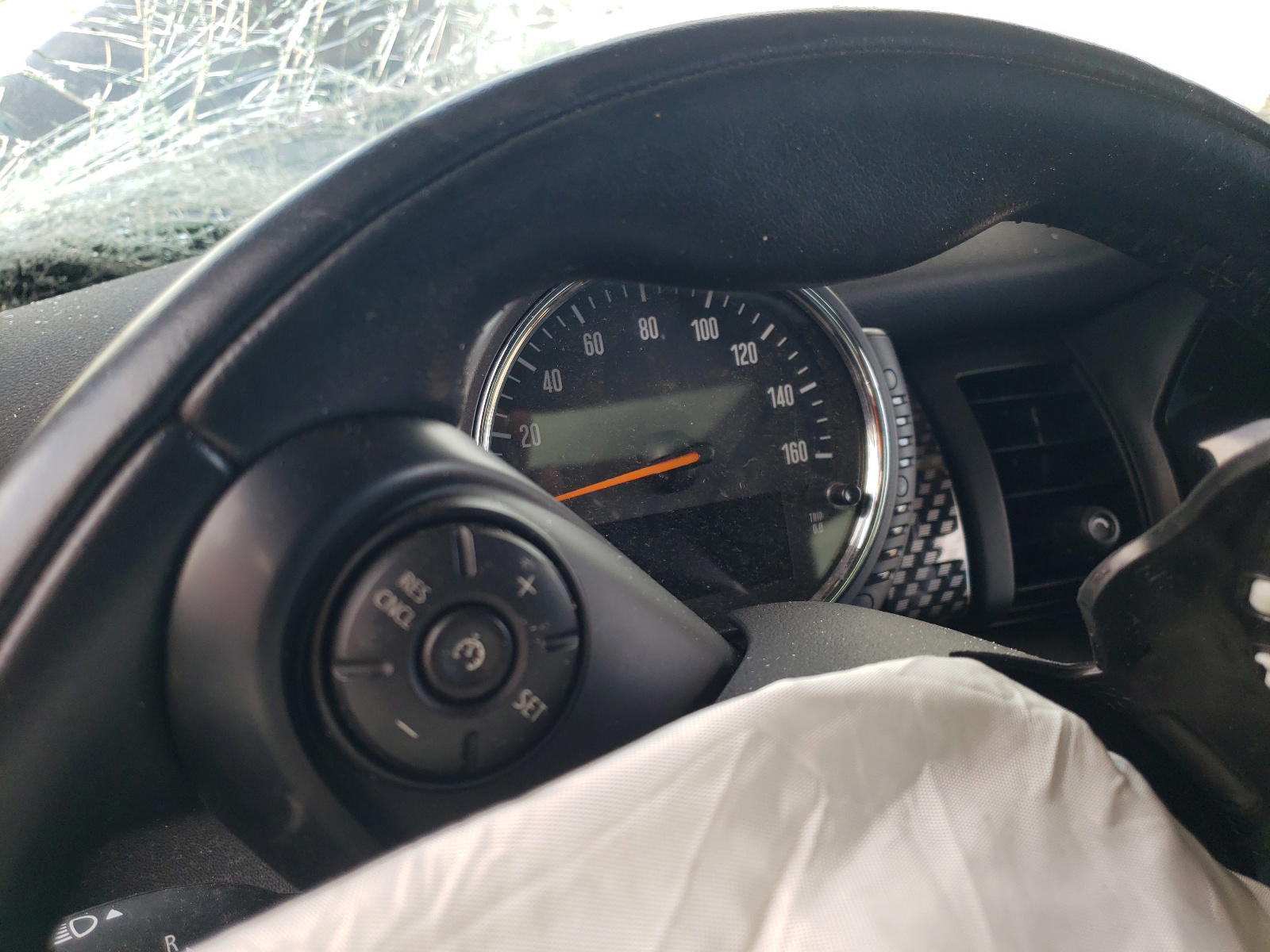 Photo 8 from auction – 2017 MINI COOPER S with VIN WMWXP7C5XH3B94217