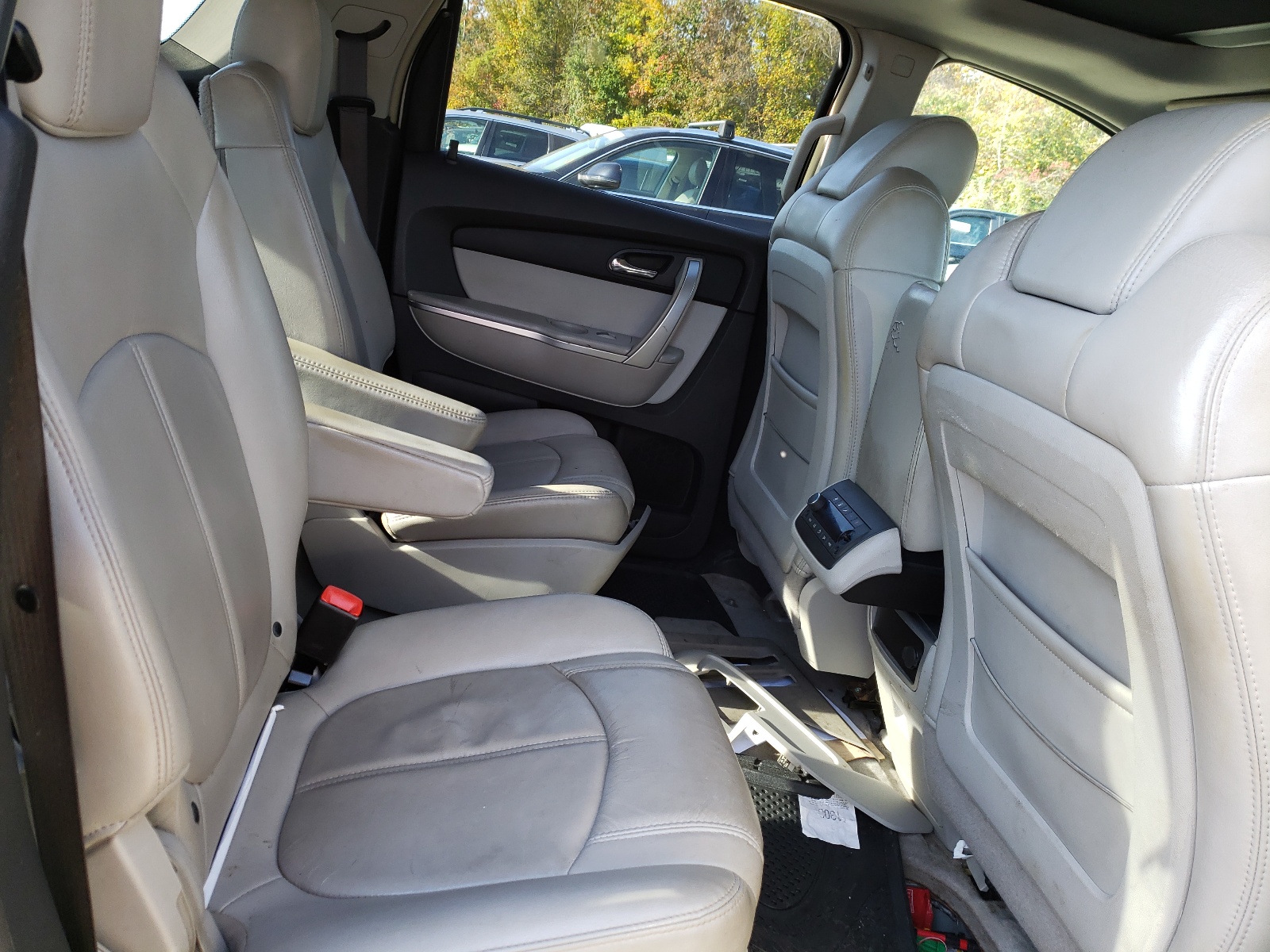 Photo 6 from auction – 2008 GMC ACADIA SLT with VIN 1GKEV23758J226427
