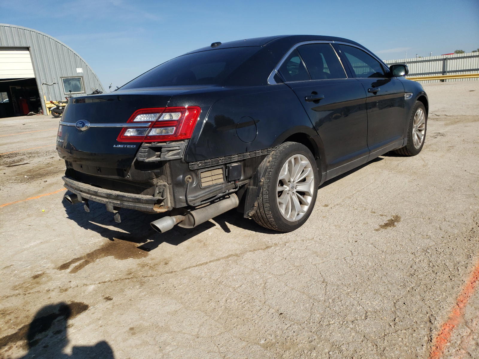 Photo 4 from auction – 2013 FORD TAURUS LIM with VIN 1FAHP2F86DG226845