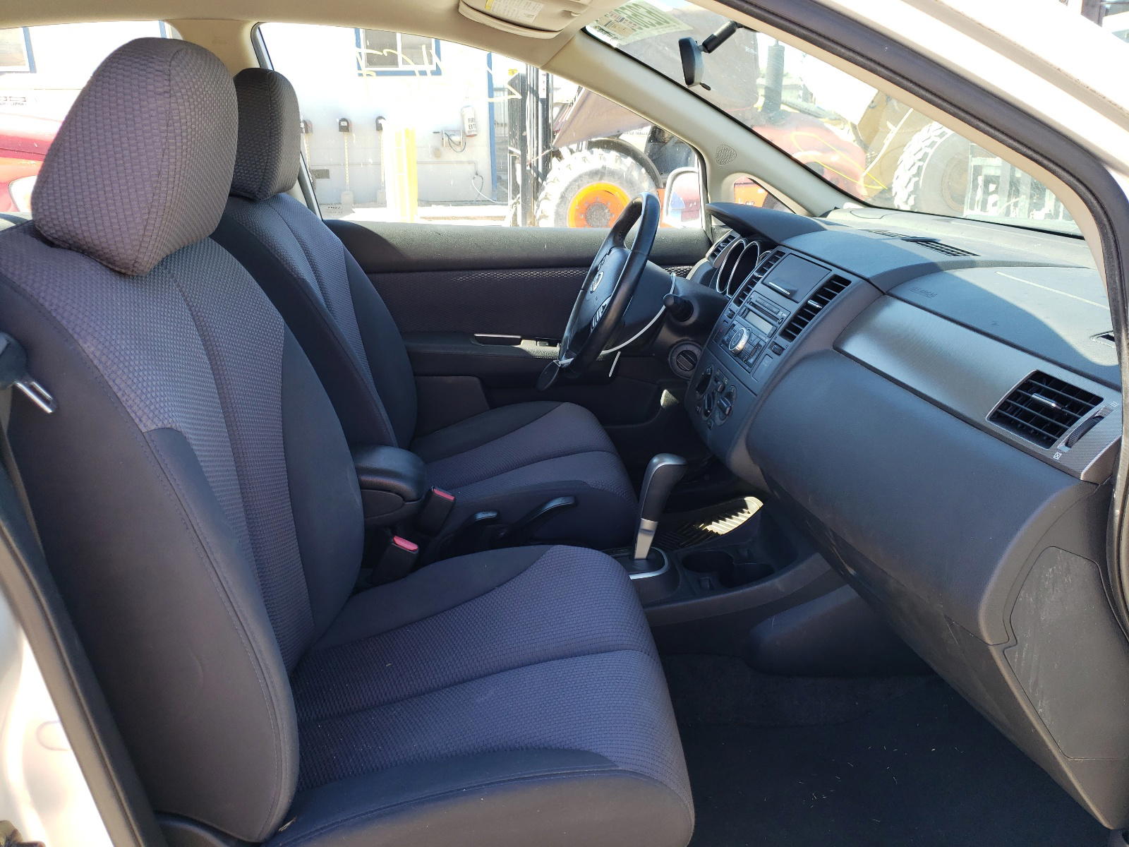 Photo 5 from auction – 2007 NISSAN VERSA S with VIN 3N1BC13E27L378155