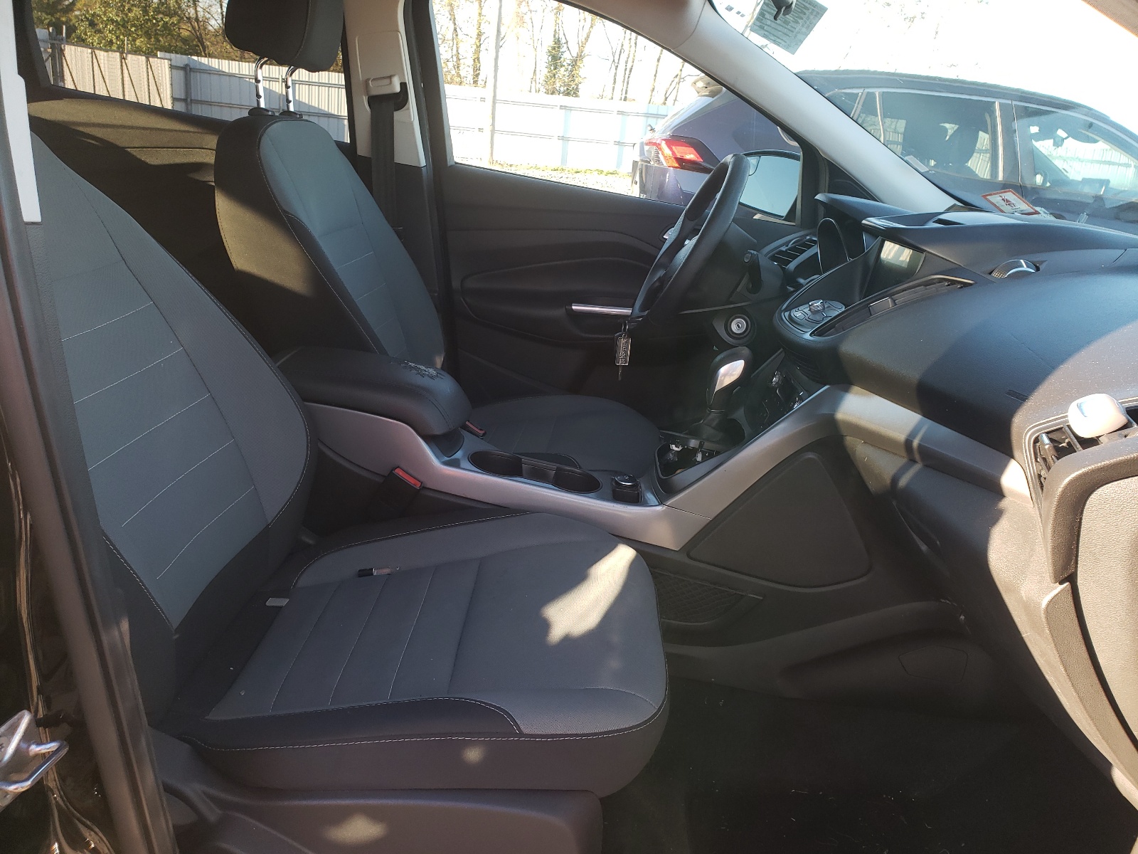 Photo 5 from auction – 2016 FORD ESCAPE SE with VIN 1FMCU9GX4GUC48291