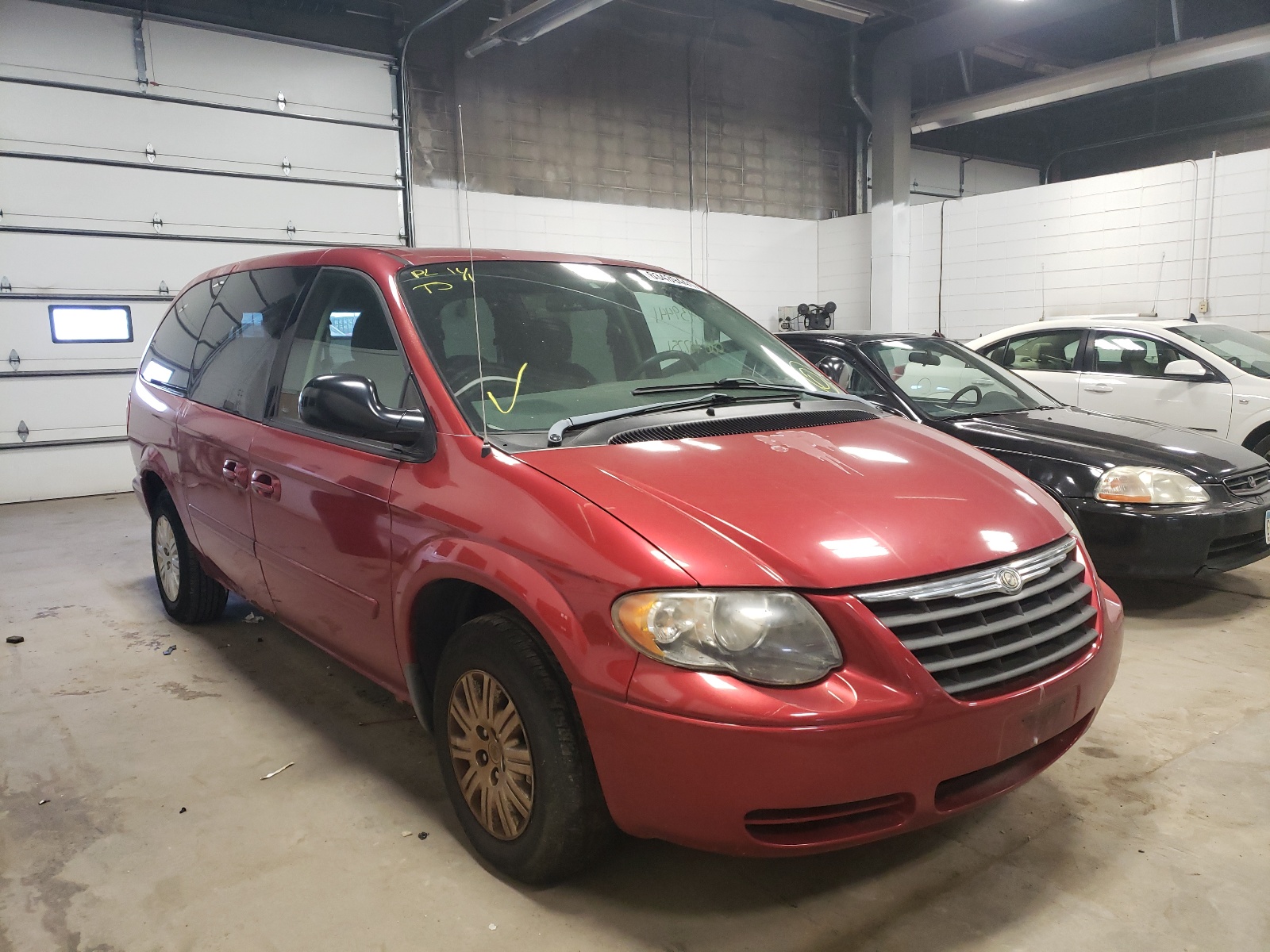 Photo 1 from auction – 2006 CHRYSLER TOWN & COU with VIN 1A4GP44R96B609850
