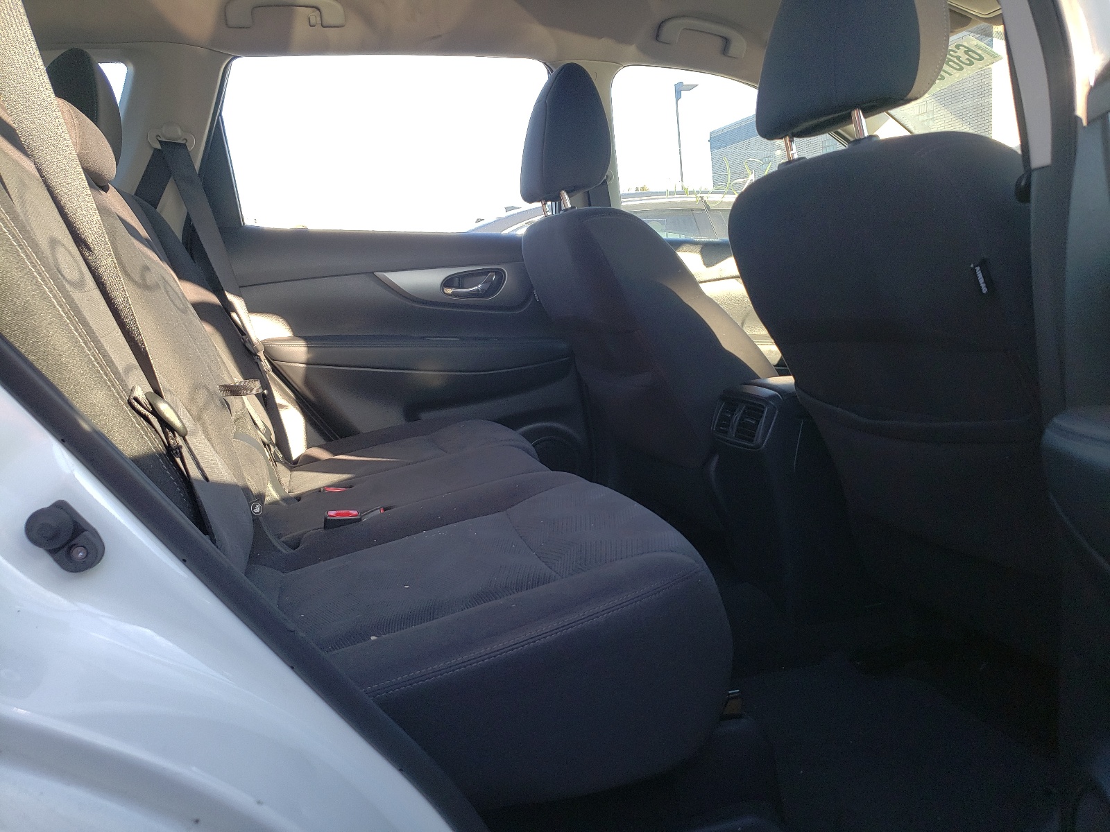Photo 6 from auction – 2016 NISSAN ROGUE S with VIN KNMAT2MV1GP669988