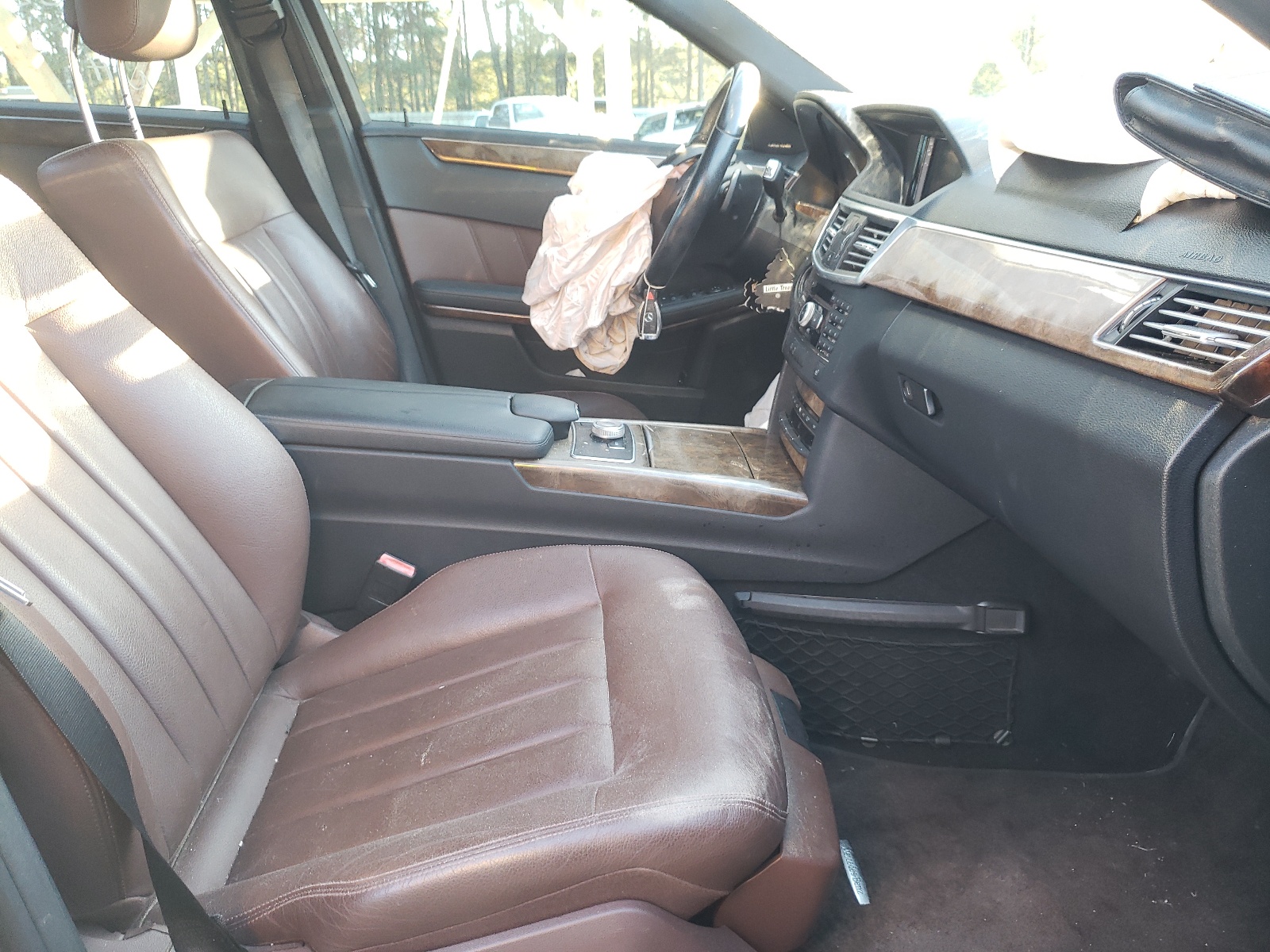 Photo 5 from auction – 2010 MERCEDES-BENZ E 350 with VIN WDDHF5GB0AA114247