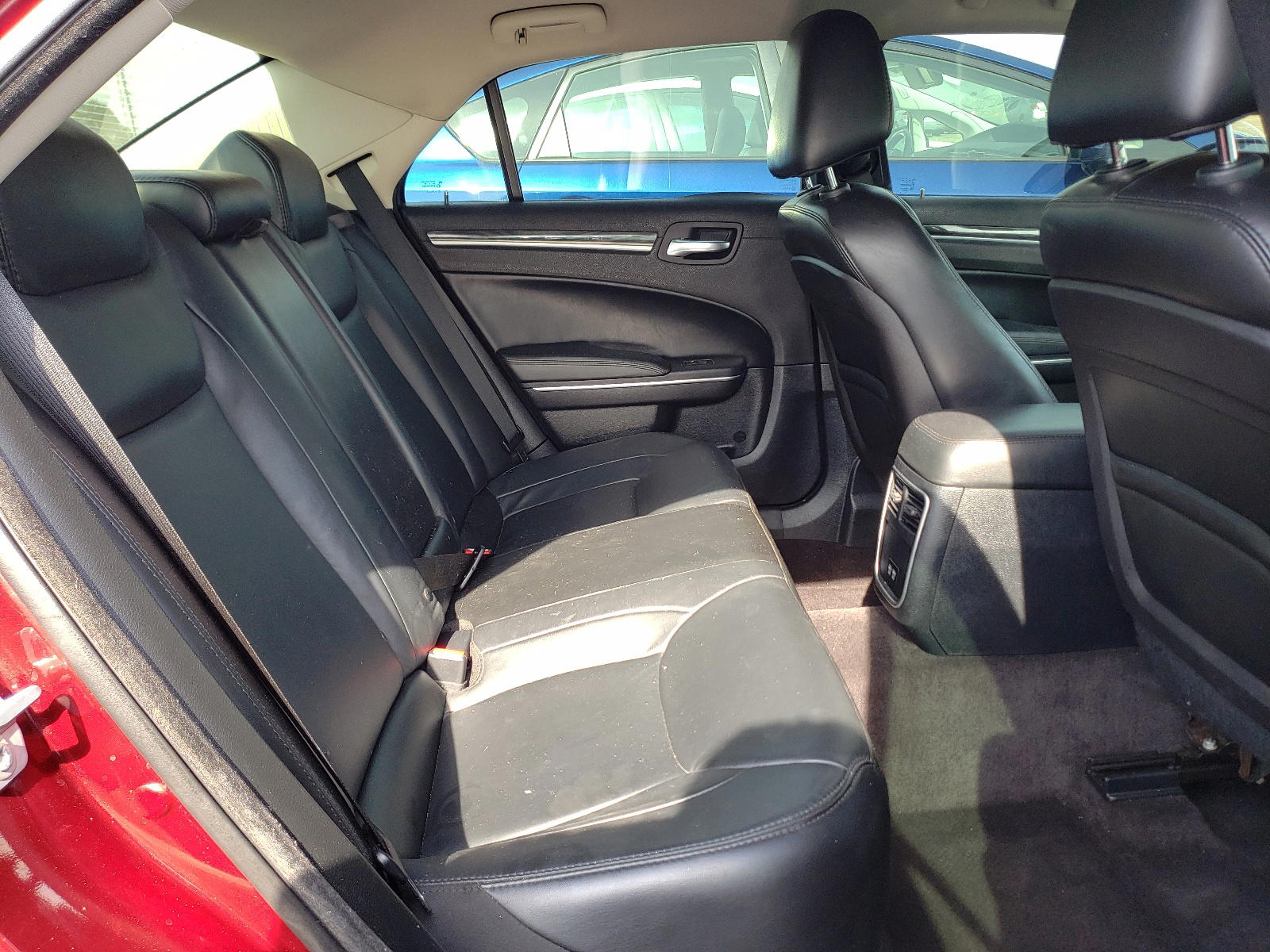 Photo 6 from auction – 2017 CHRYSLER 300 LIMITE with VIN 2C3CCAAG0HH553023
