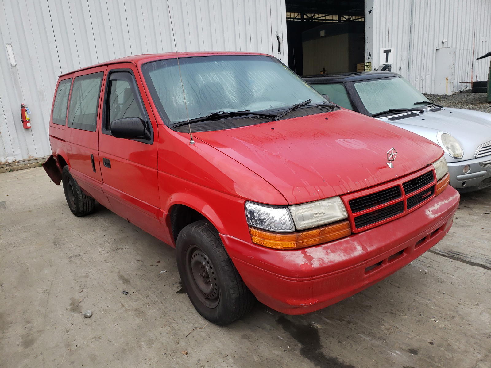 DODGE CARAVAN 1995 with VIN 2B4GH2531SR262654 - Photo from auction