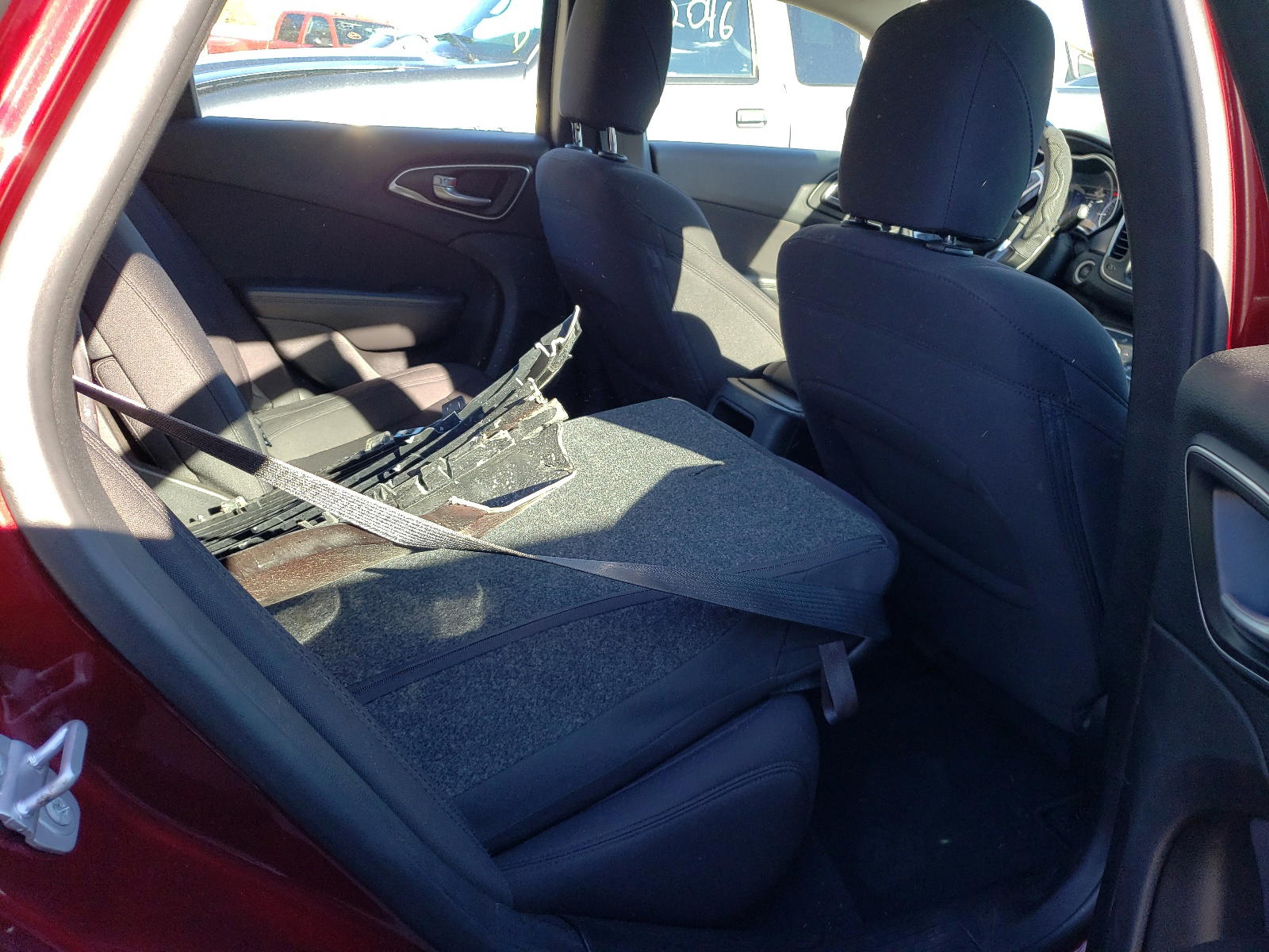 Photo 6 from auction – 2015 CHRYSLER 200 LIMITE with VIN 1C3CCCAB3FN657543