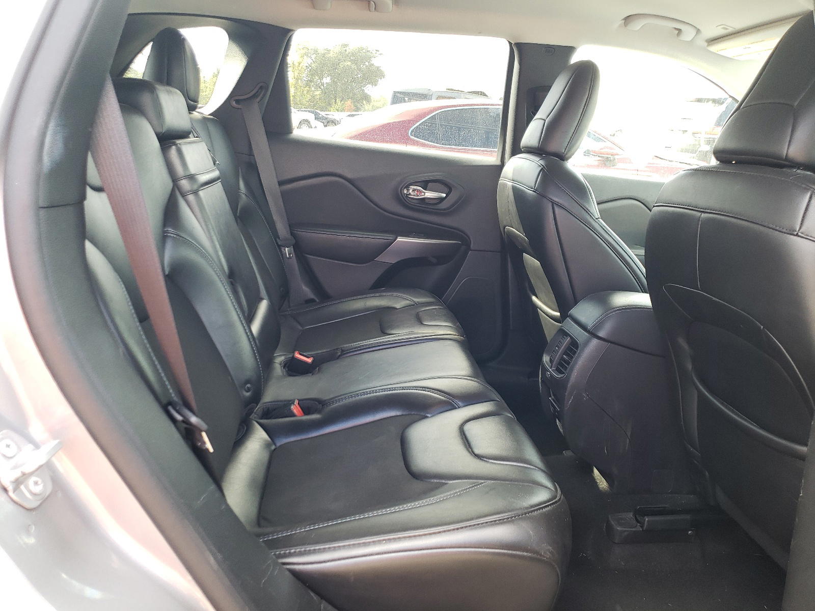 Photo 6 from auction – 2019 JEEP CHEROKEE L with VIN 1C4PJLLB7KD316615