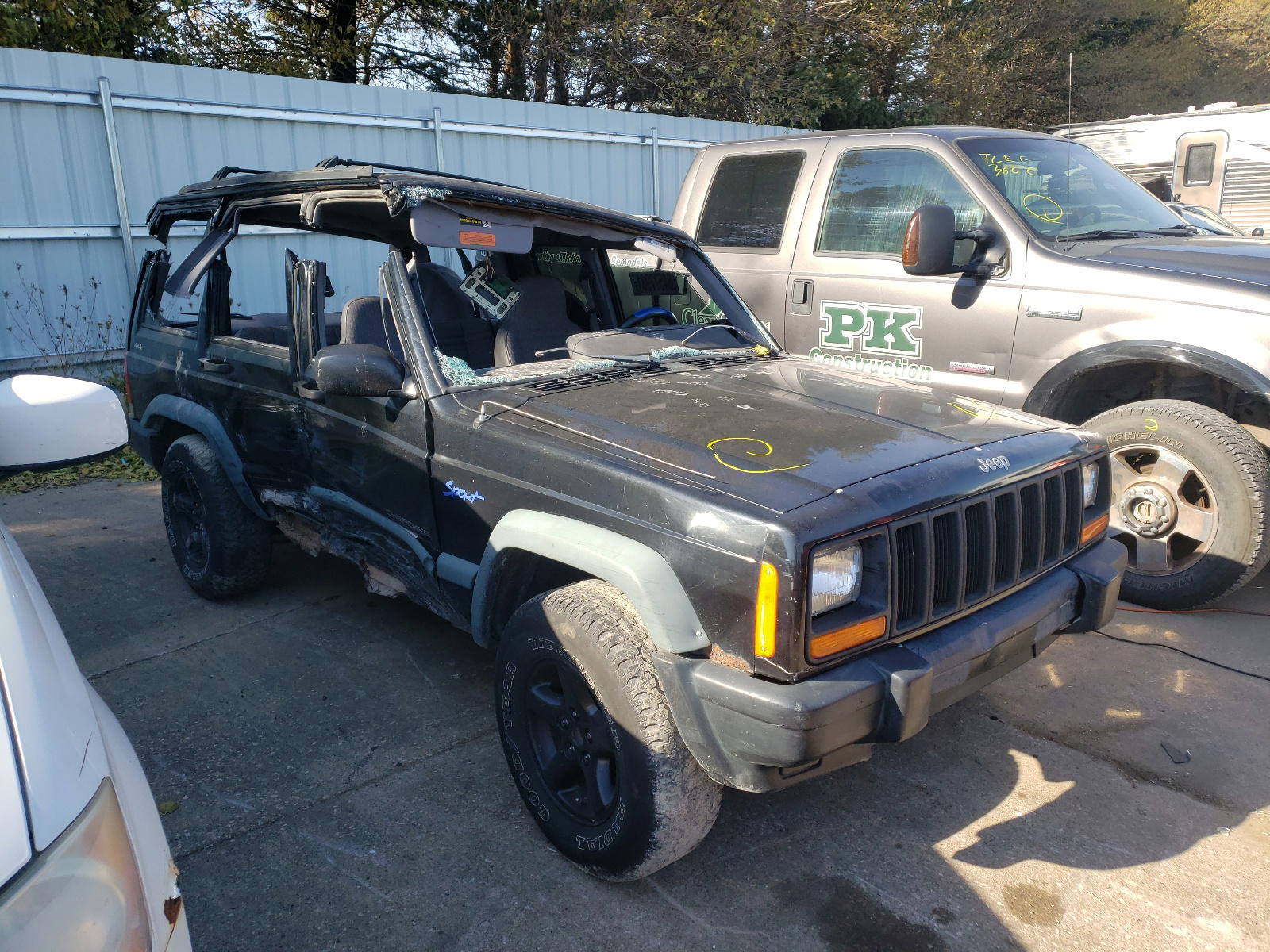 JEEP CHEROKEE 1998 with VIN 1J4FJ68S6WL203556 - Photo from auction