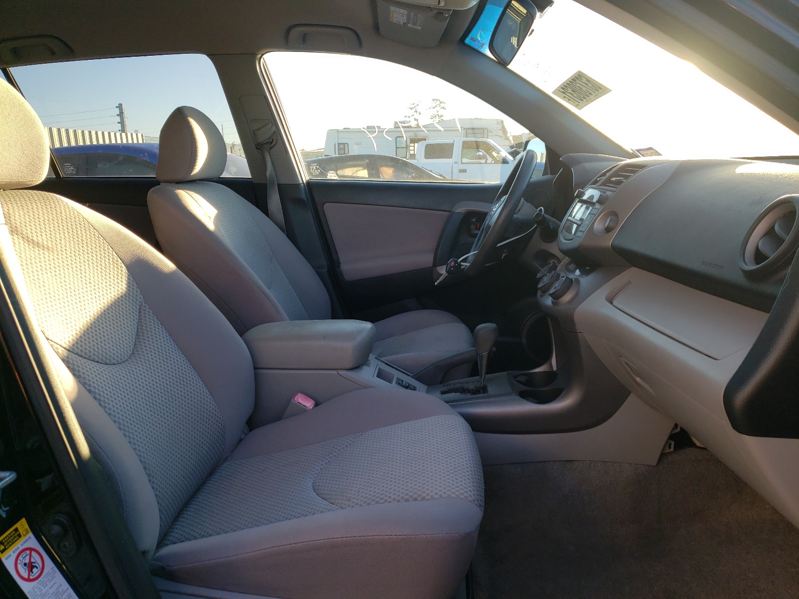 Photo 5 from auction – 2007 TOYOTA RAV4 with VIN JTMZD33V475071526
