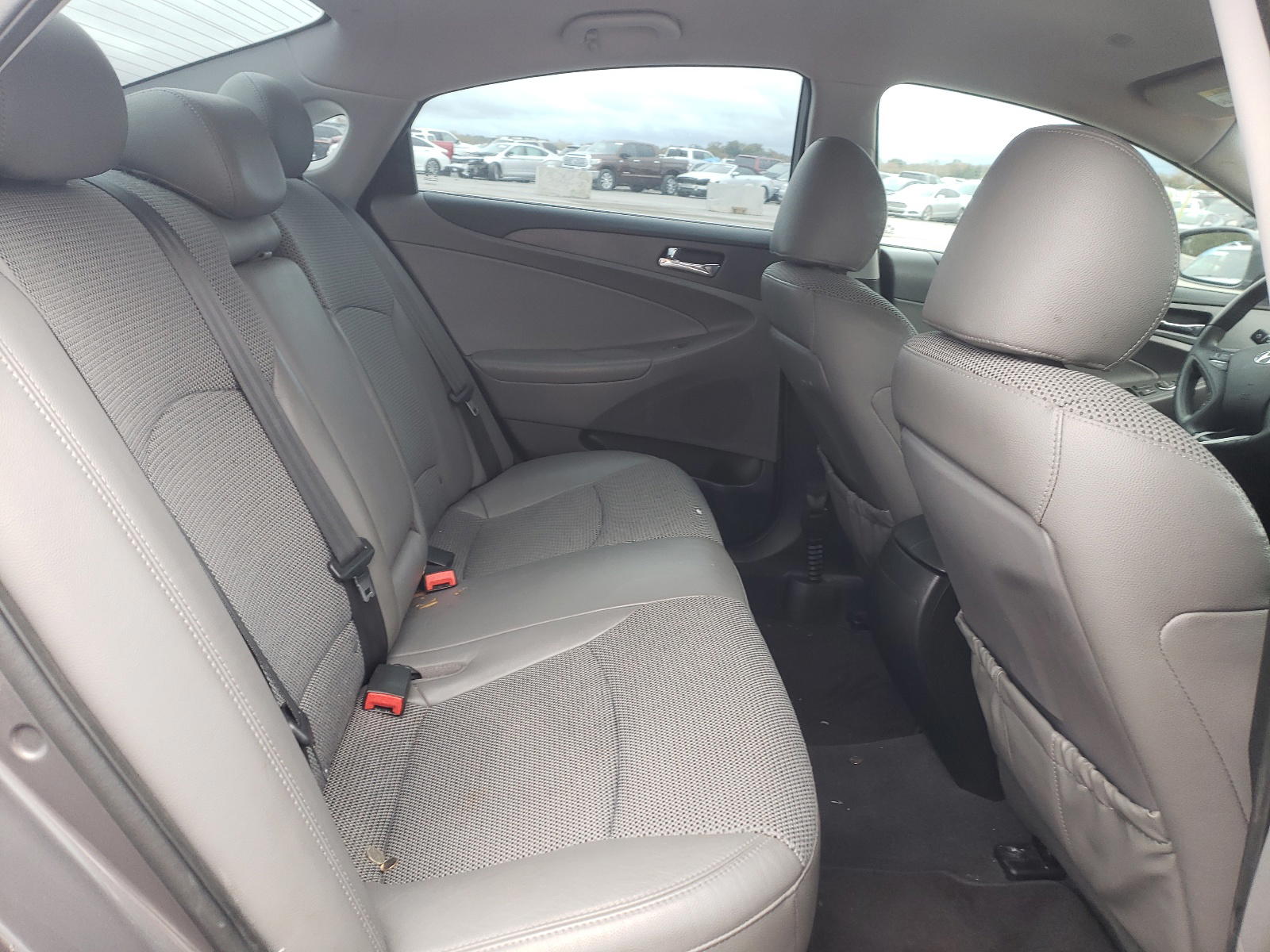 Photo 6 from auction – 2011 HYUNDAI SONATA SE with VIN 5NPEC4AC7BH290921
