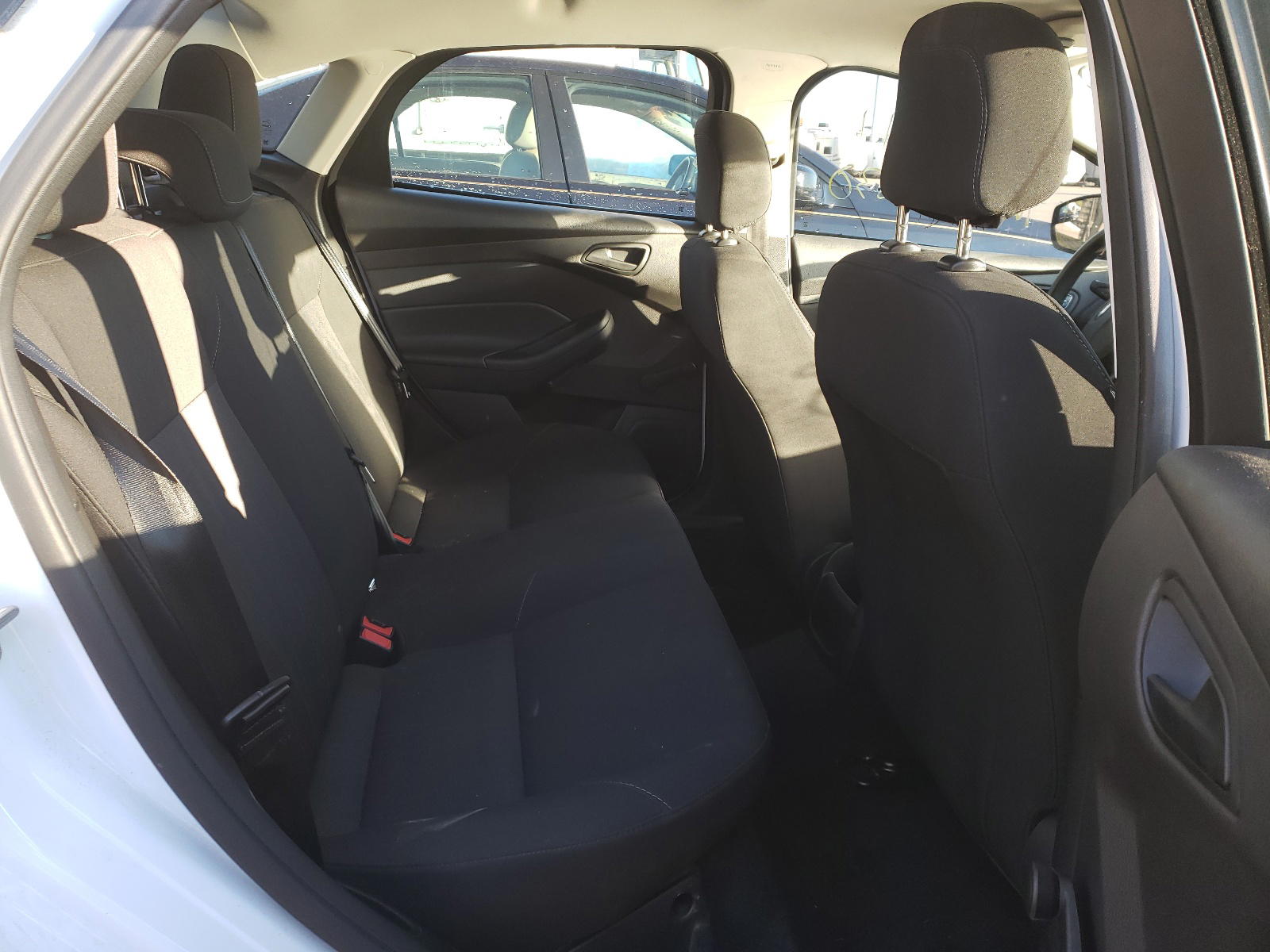 Photo 6 from auction – 2016 FORD FOCUS S with VIN 1FADP3E26GL251001