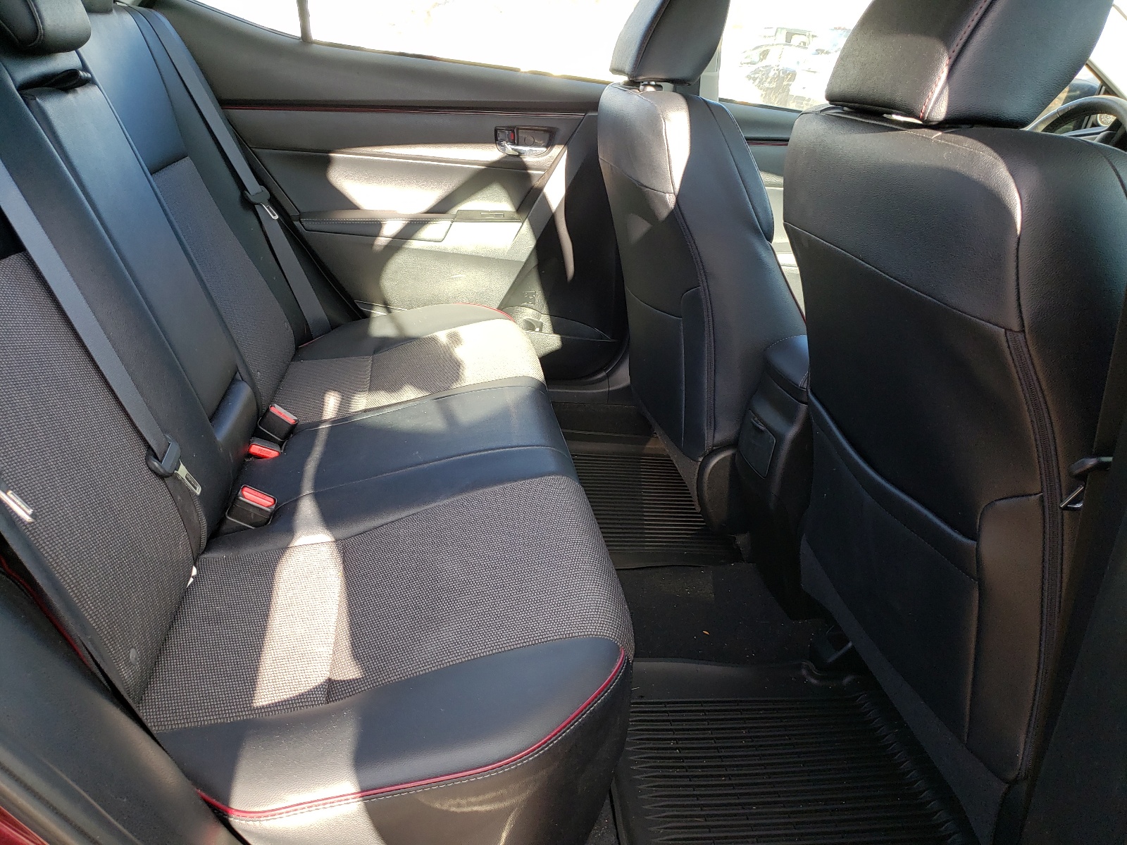 Photo 6 from auction – 2017 TOYOTA COROLLA L with VIN 5YFBURHE4HP579500
