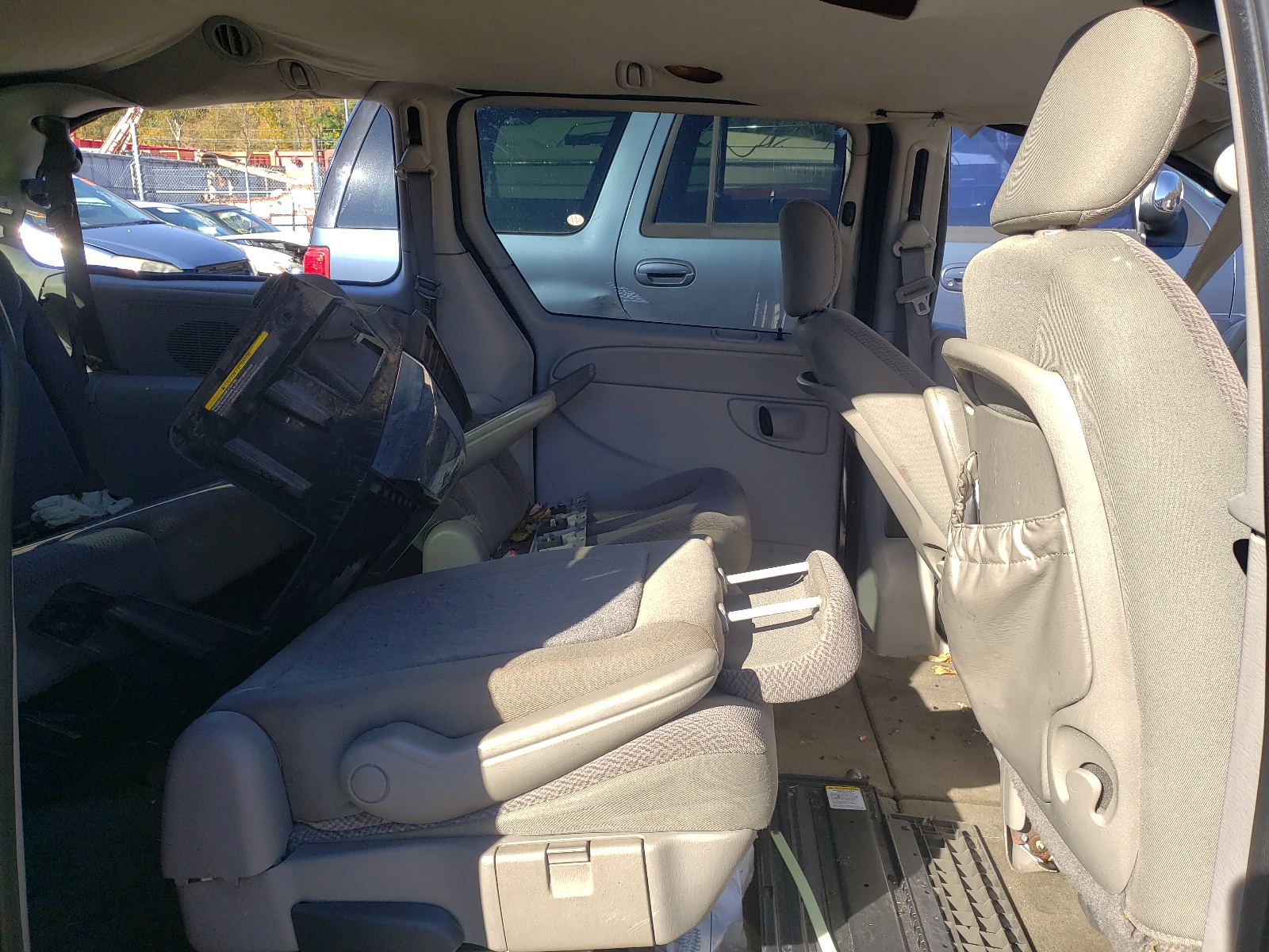 Photo 6 from auction – 2007 CHRYSLER TOWN & COU with VIN 2A4GP44R07R189916