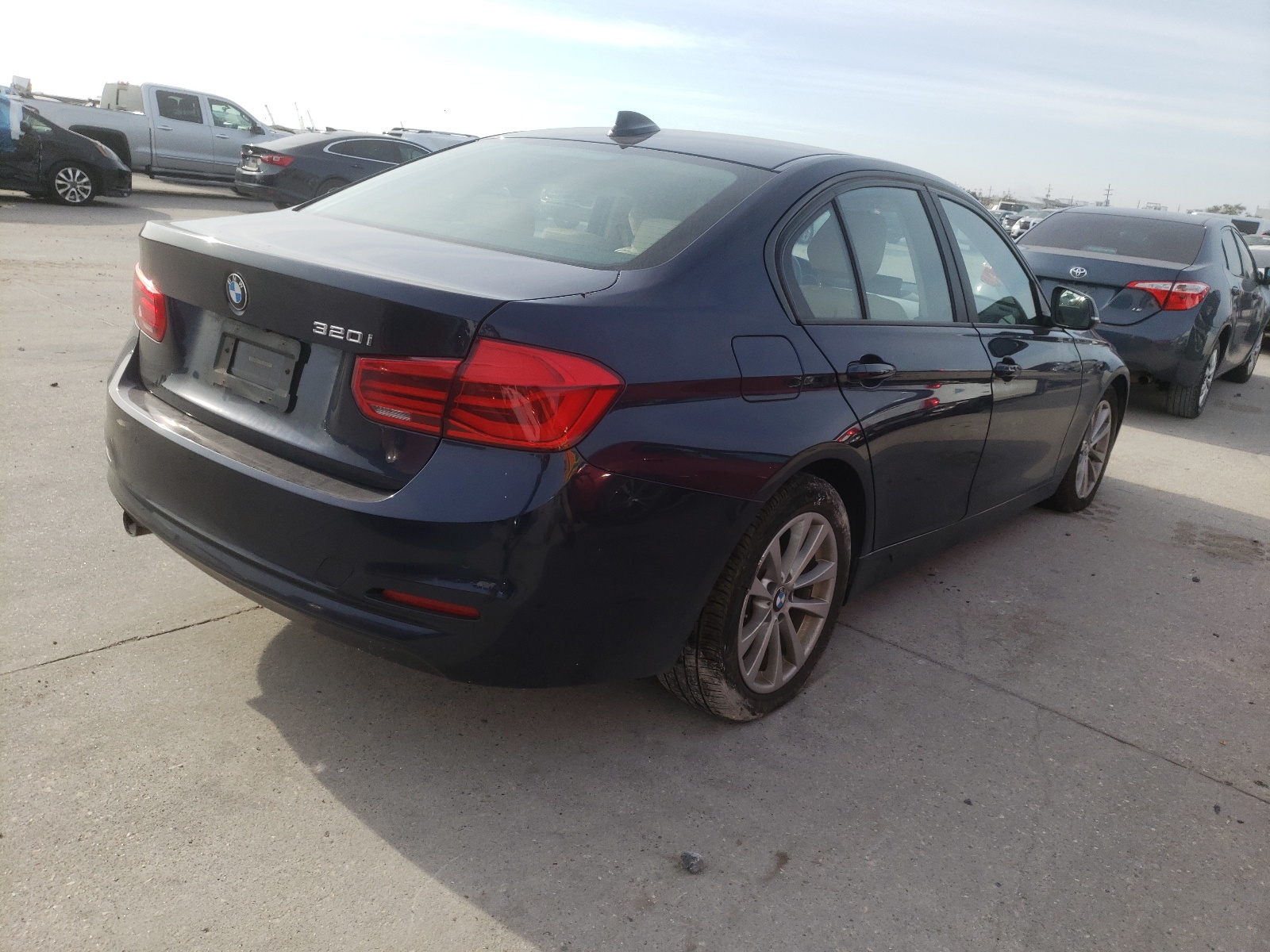 Photo 4 from auction – 2017 BMW 320 I with VIN WBA8E1G31HNU17701
