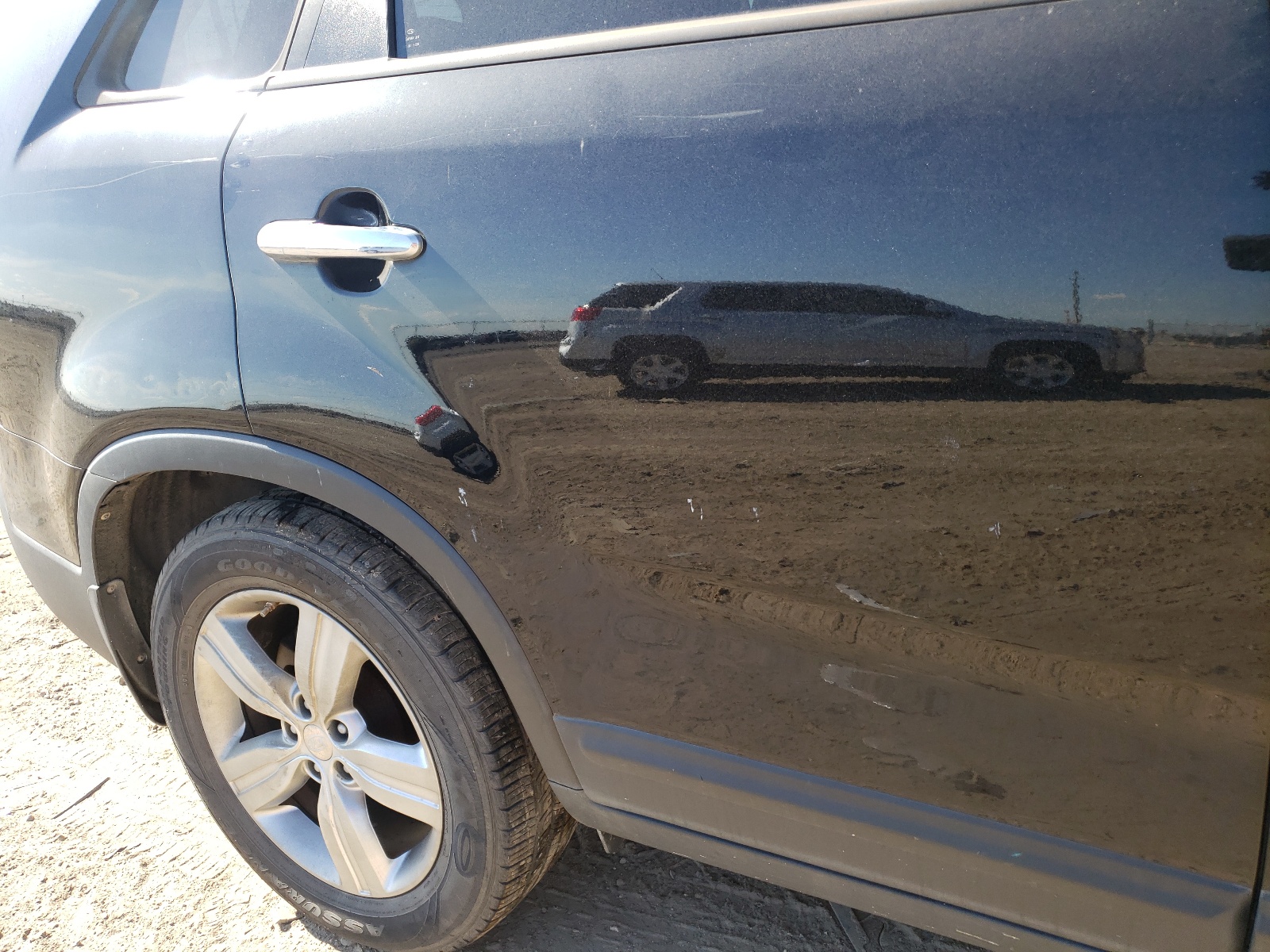 Photo 9 from auction – 2013 KIA SORENTO EX with VIN 5XYKUCA67DG311135