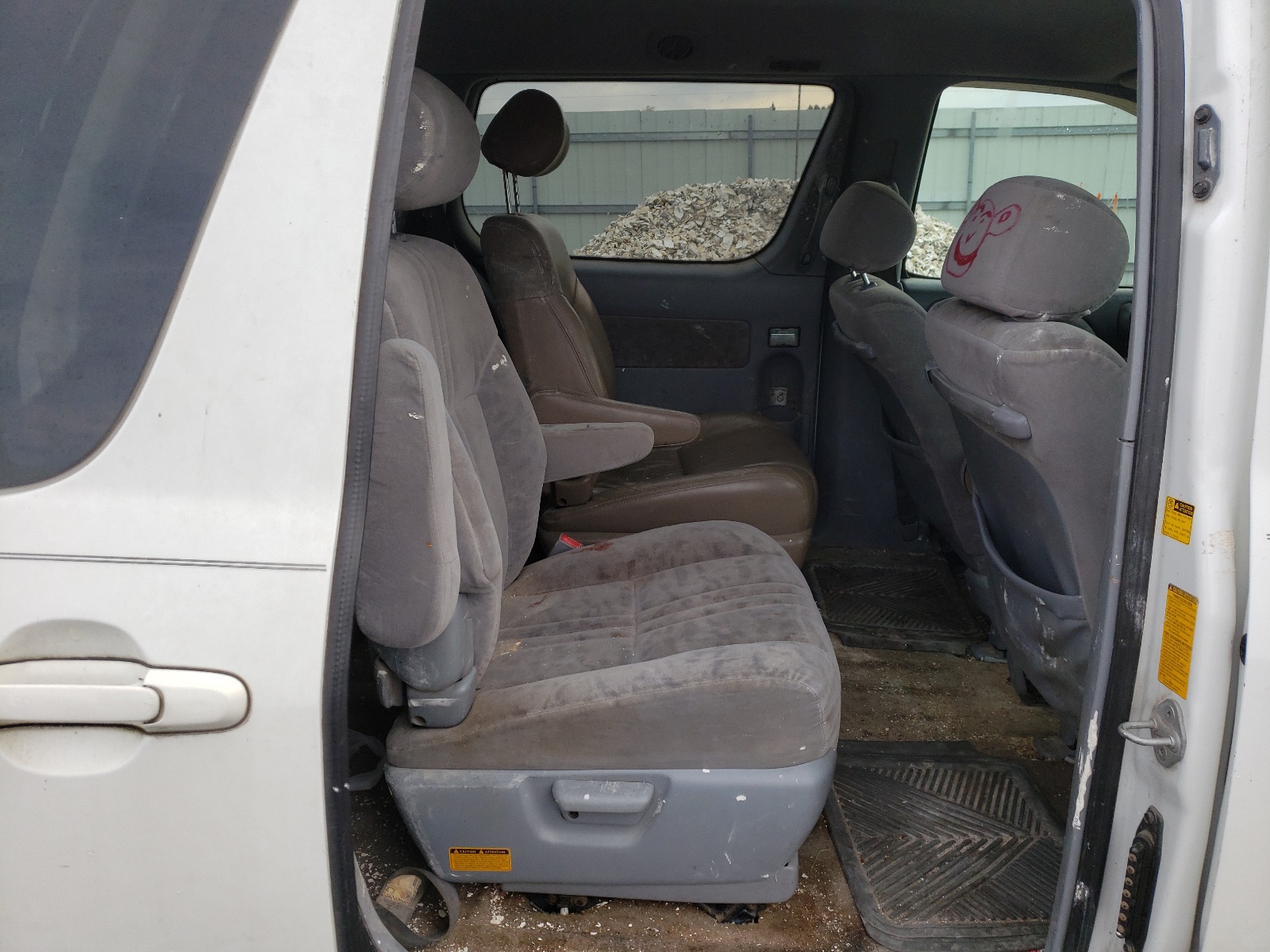 Photo 6 from auction – 2002 TOYOTA SIENNA LE with VIN 4T3ZF13C01U399569