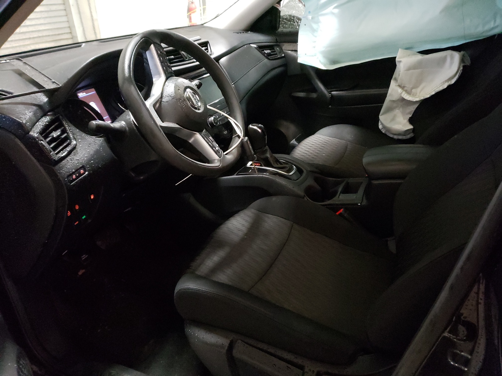 Photo 5 from auction – 2019 NISSAN ROGUE S with VIN 5N1AT2MT3KC729523