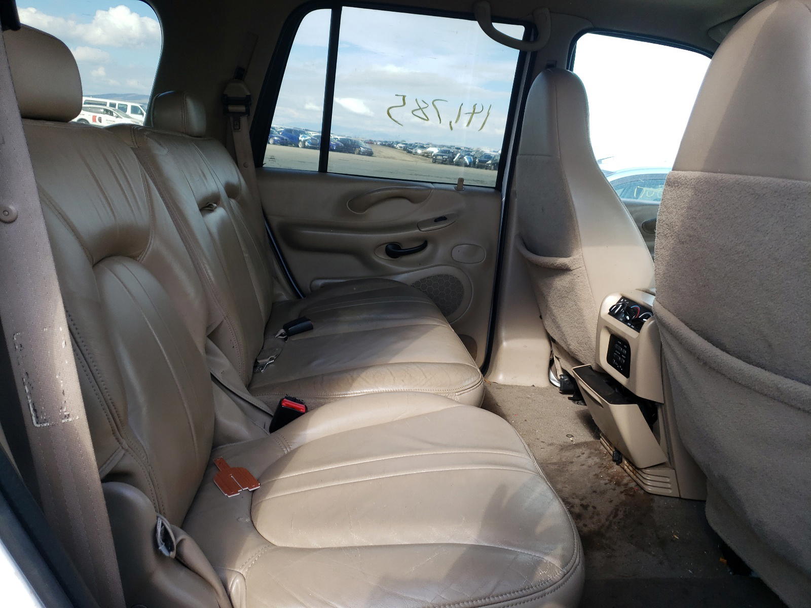 Photo 6 from auction – 2002 FORD EXPEDITION with VIN 1FMPU18L62LA11041