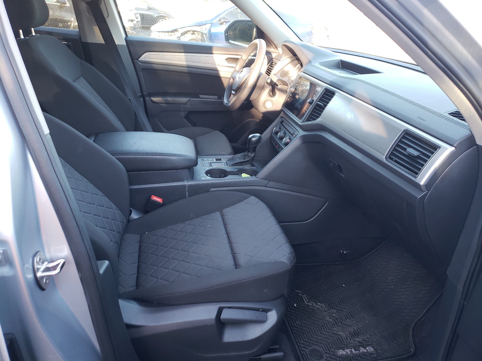 Photo 5 from auction – 2018 VOLKSWAGEN ATLAS with VIN 1V2BR2CA0JC500981
