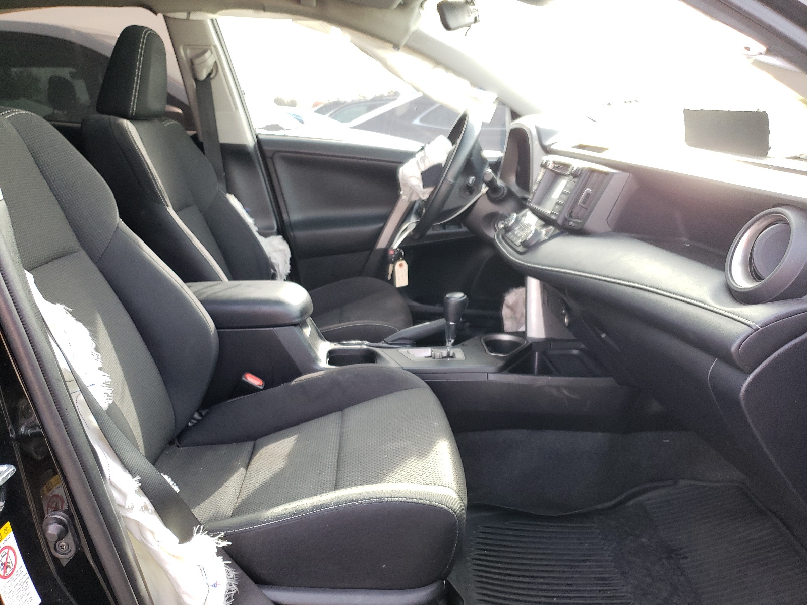 Photo 5 from auction – 2017 TOYOTA RAV4 XLE with VIN 2T3RFREV0HW591291